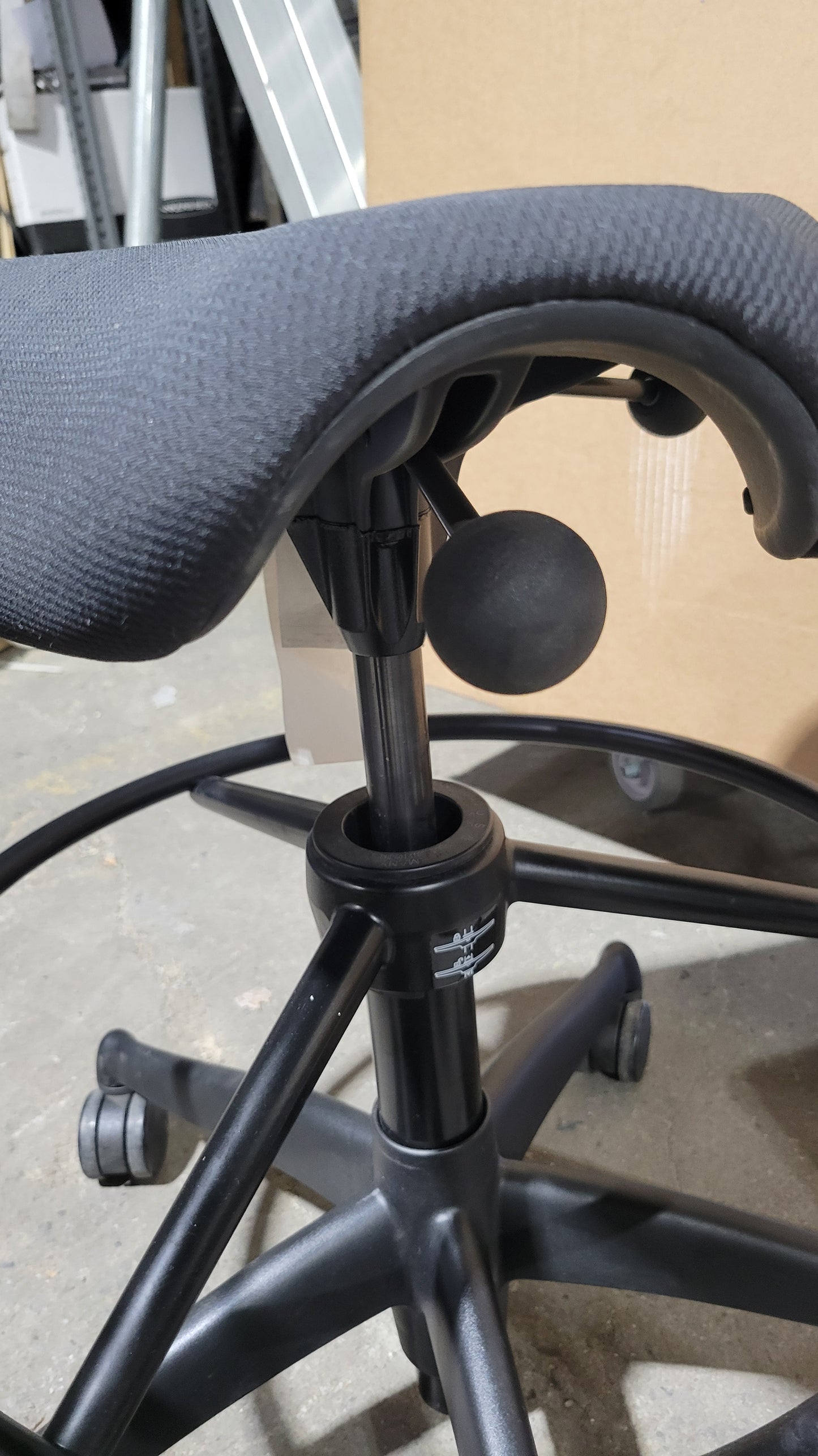 Humanscale Saddle Stool