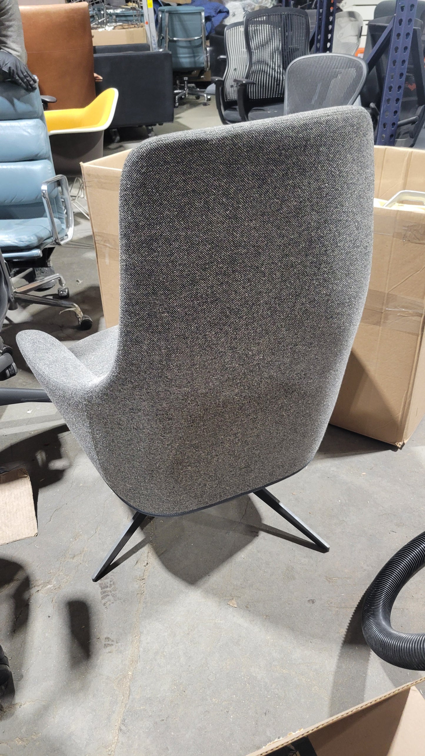 Molteni&C Kensington Swivel Armchair