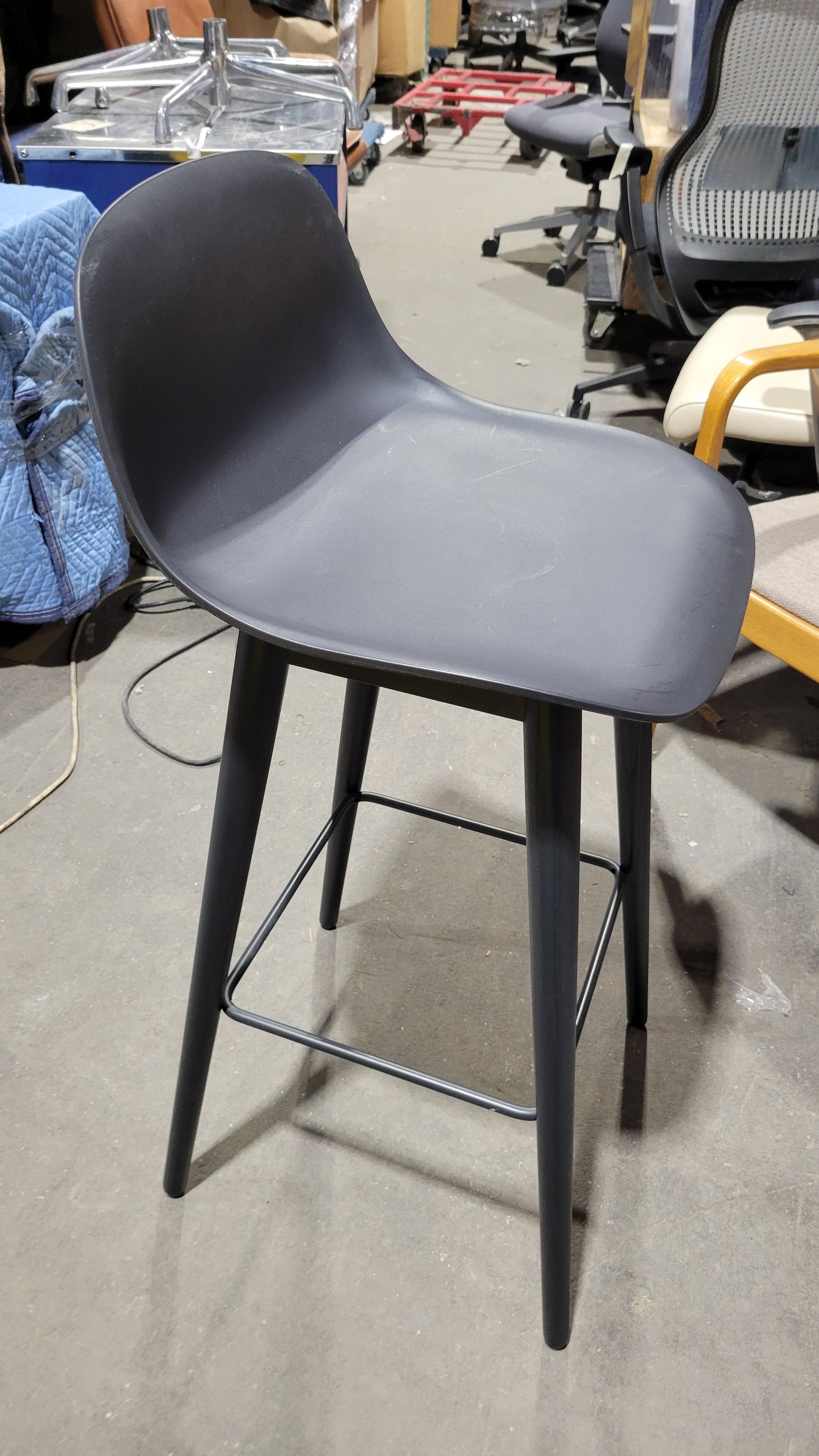 Muuto Fiber Bar Height Stool in Black