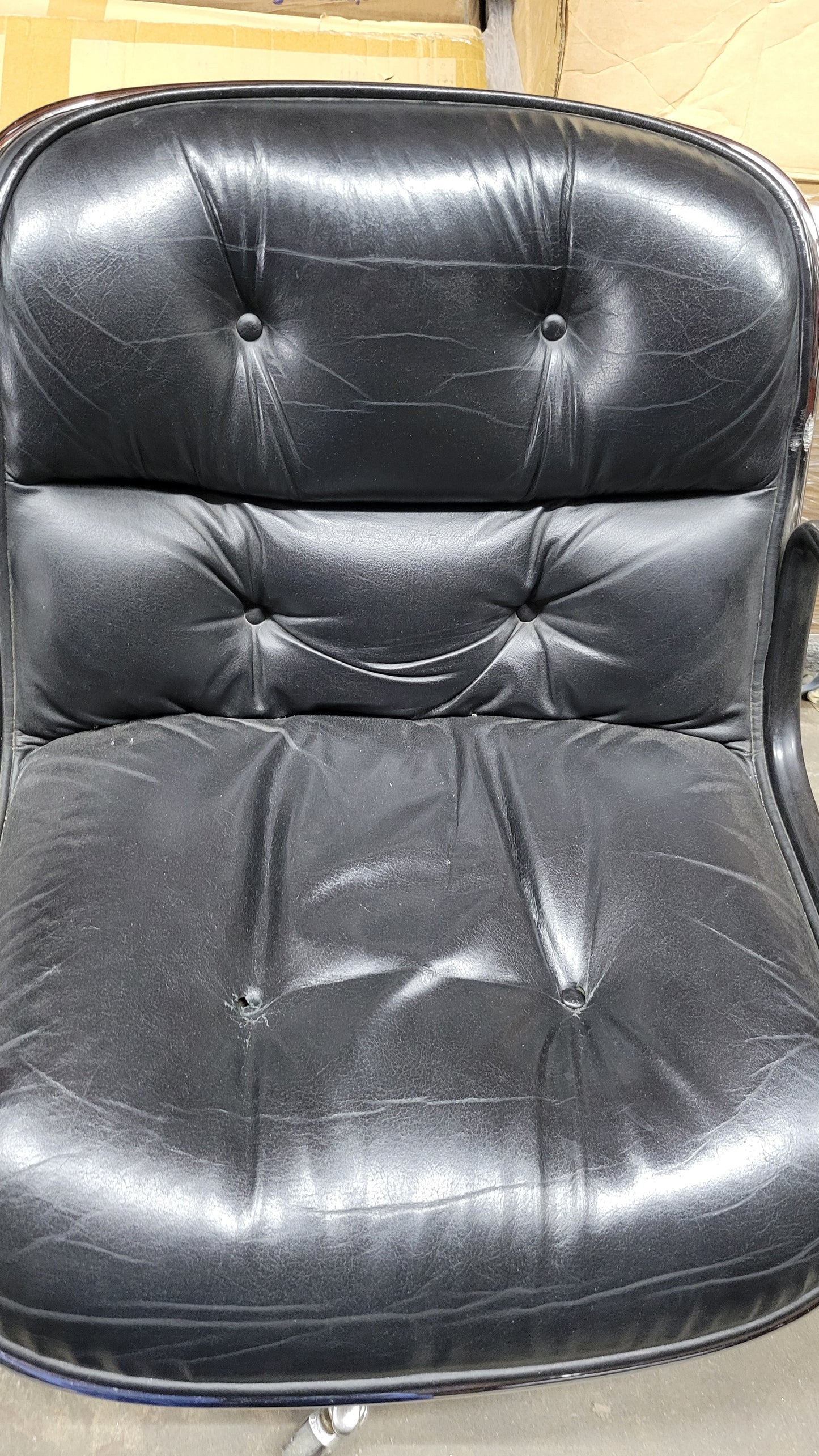 Knoll Pollock Executive Chair in Black Leather with Manual Height Adjustment (Missing 1 Button)