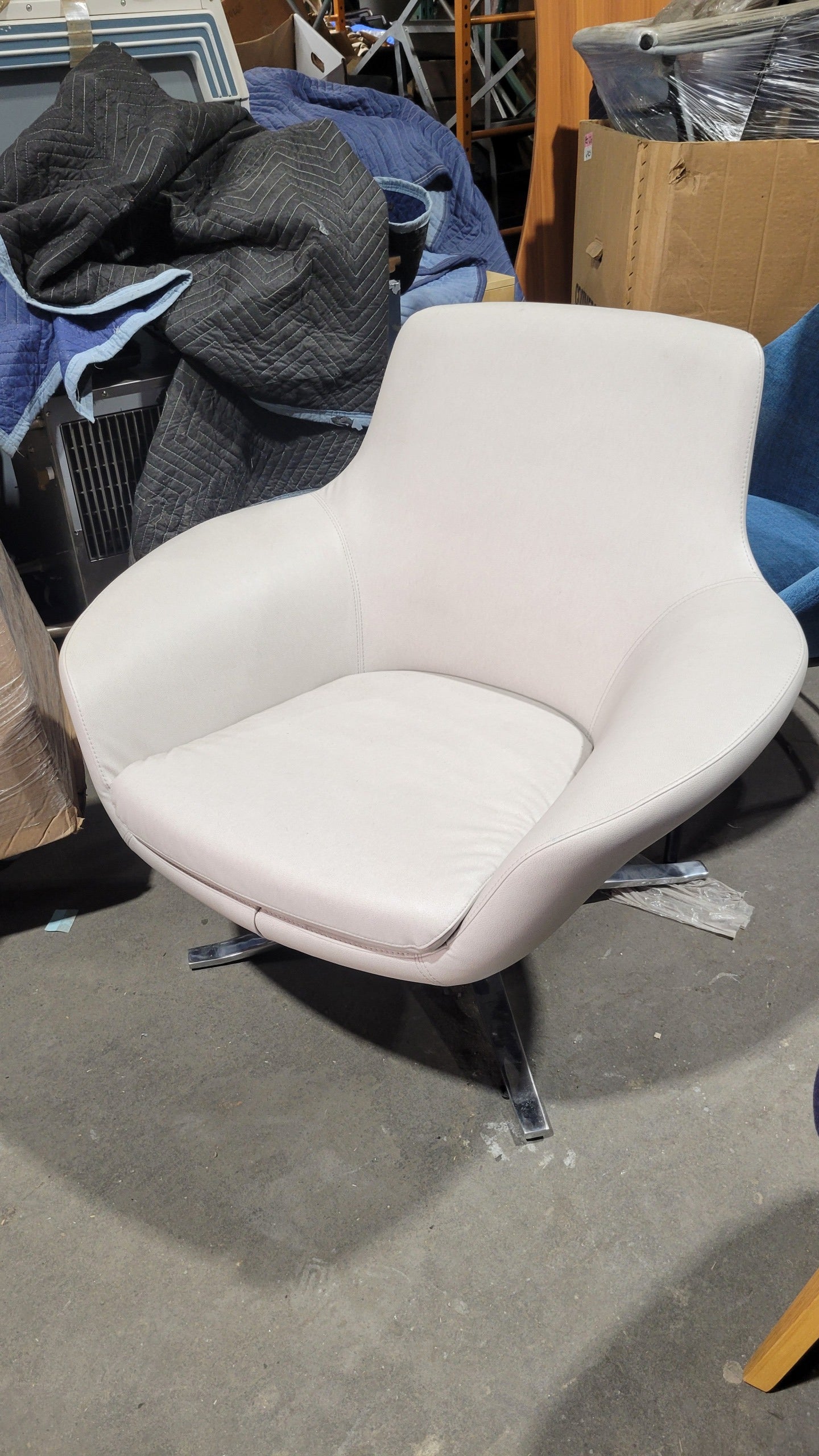 Coalesse Bob Swivel Lounge Chair in Light Taupe Leather