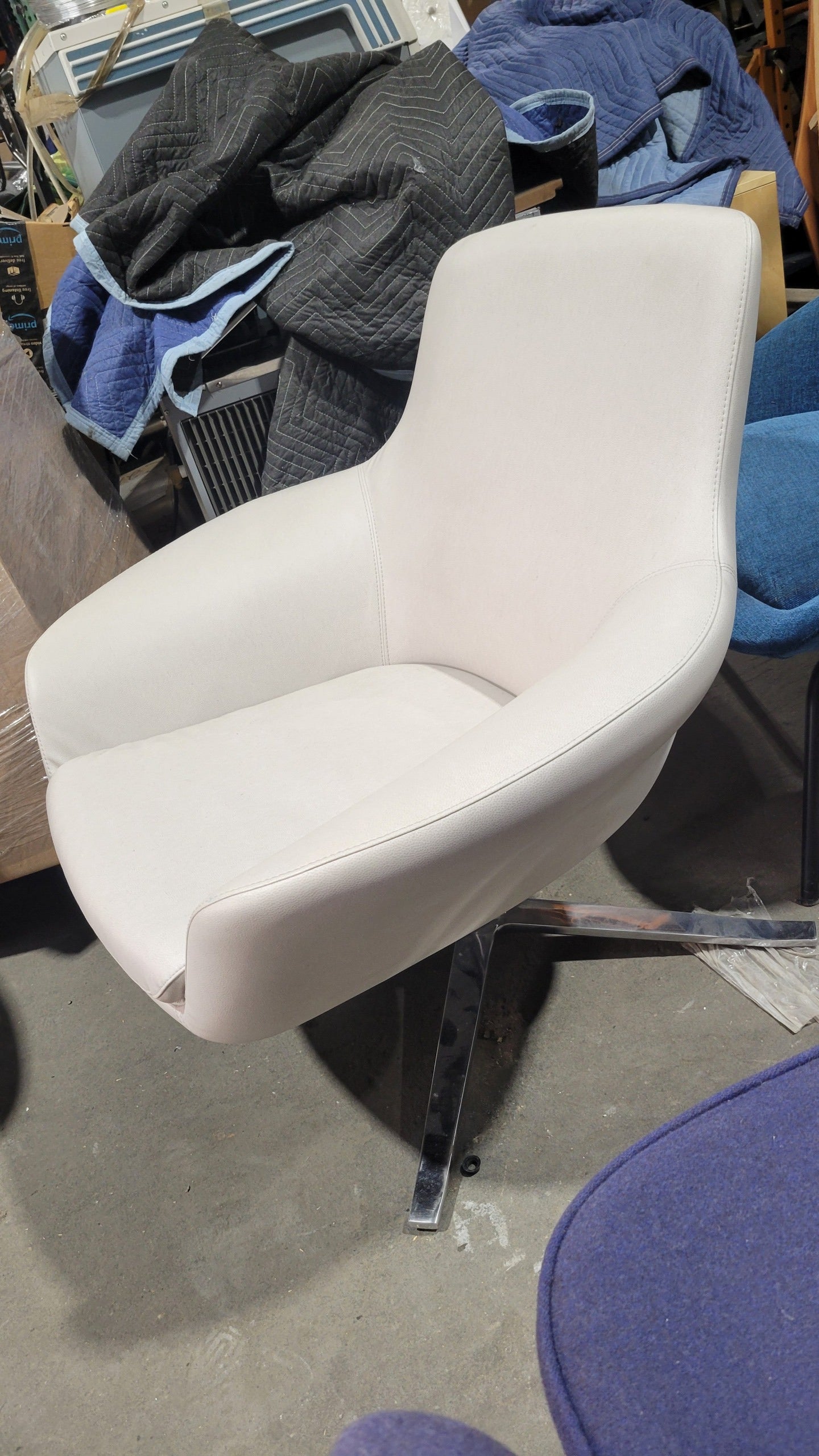 Coalesse Bob Swivel Lounge Chair in Light Taupe Leather