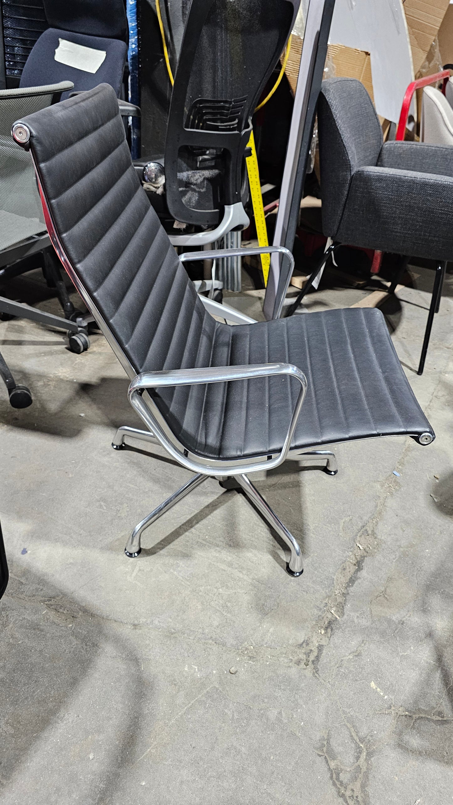 Herman Miller Eames Aluminum Group Lounge Chair