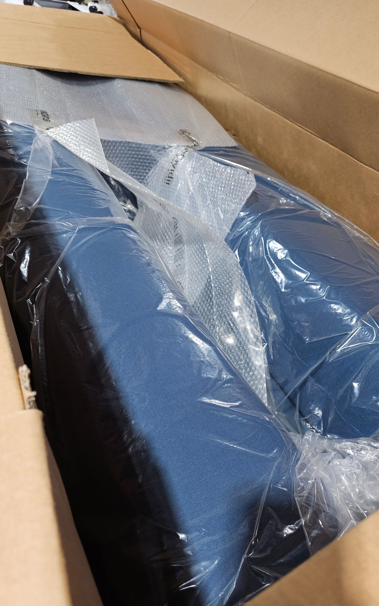 LaCividina Osaka Sofa (New in Box)