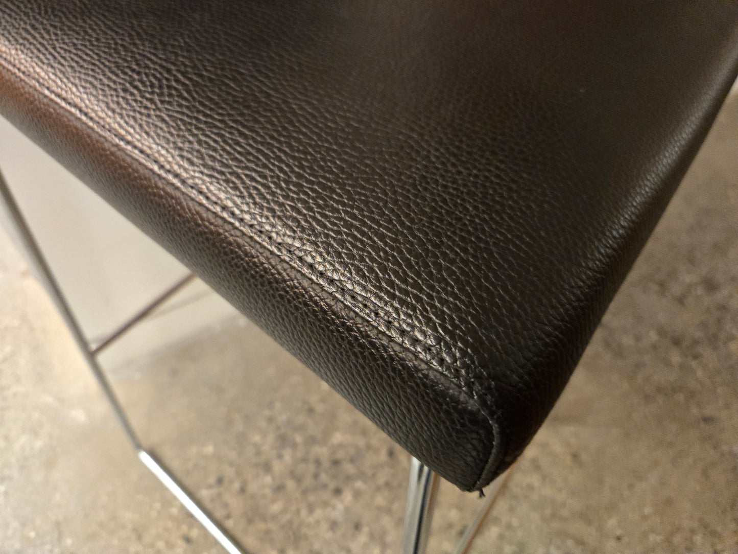 Andreu World Lineal Comfort Bar Height Stool