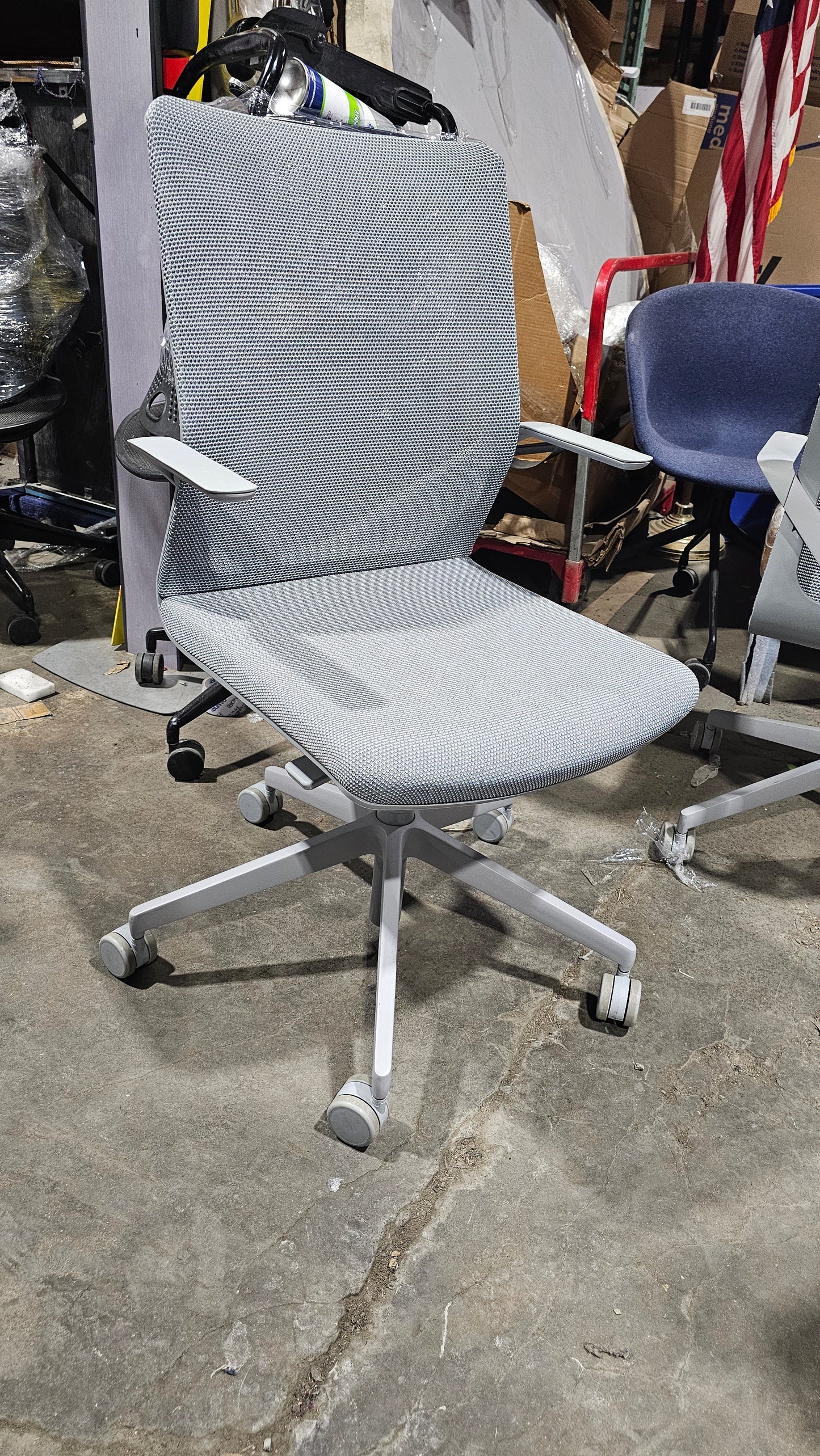 Davis Linq Task Chair in Light Grey