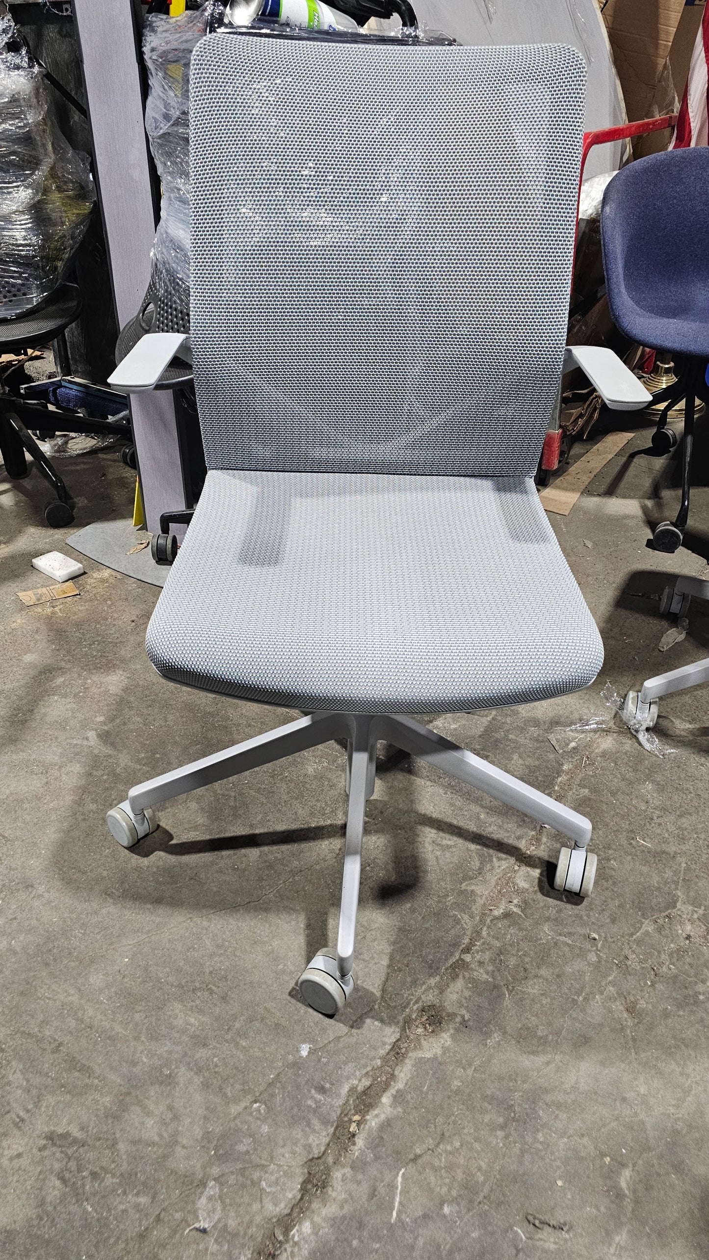 Davis Linq Task Chair in Light Grey