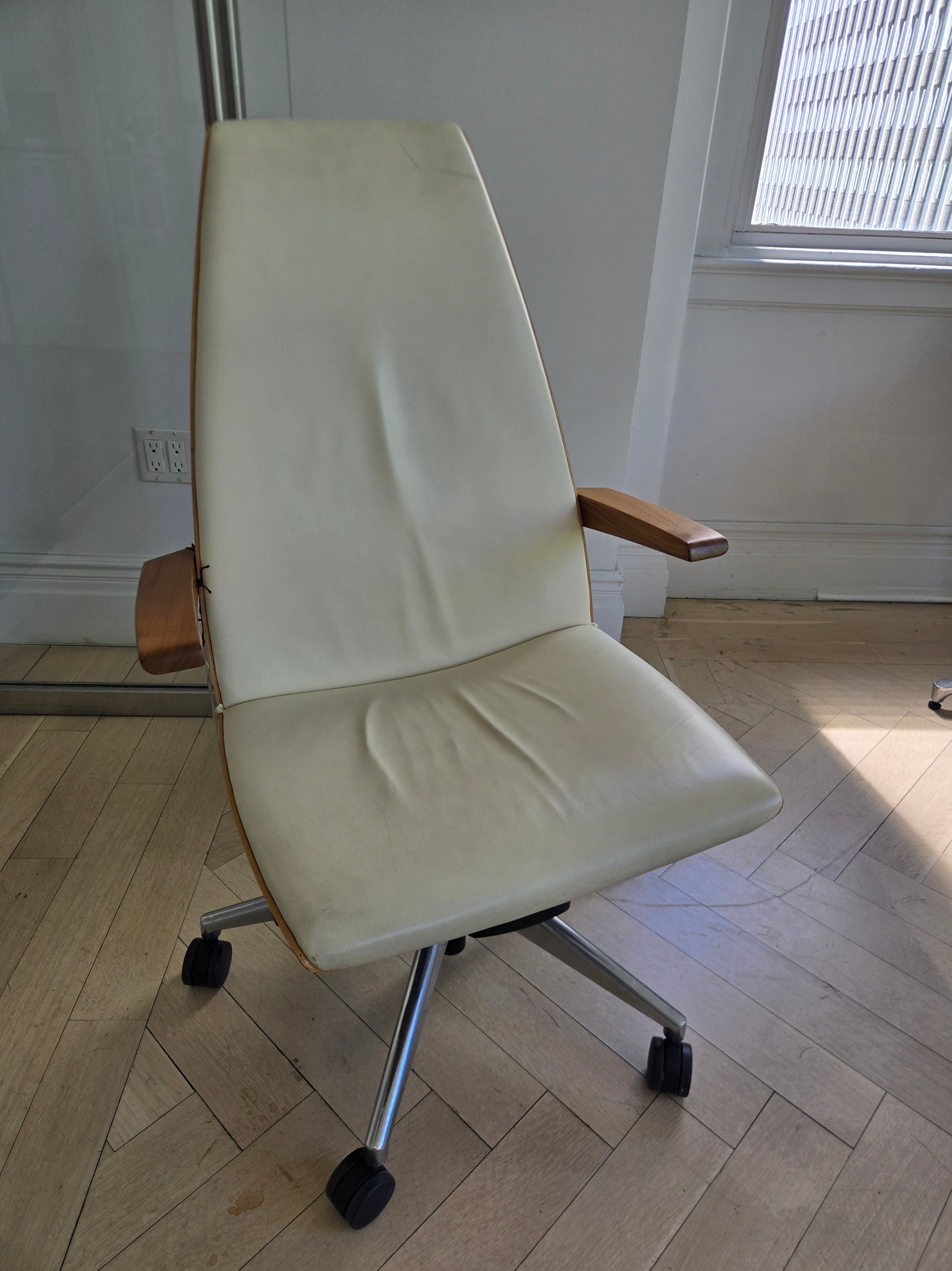 Geiger Clamshell High Back Executive Chair in White