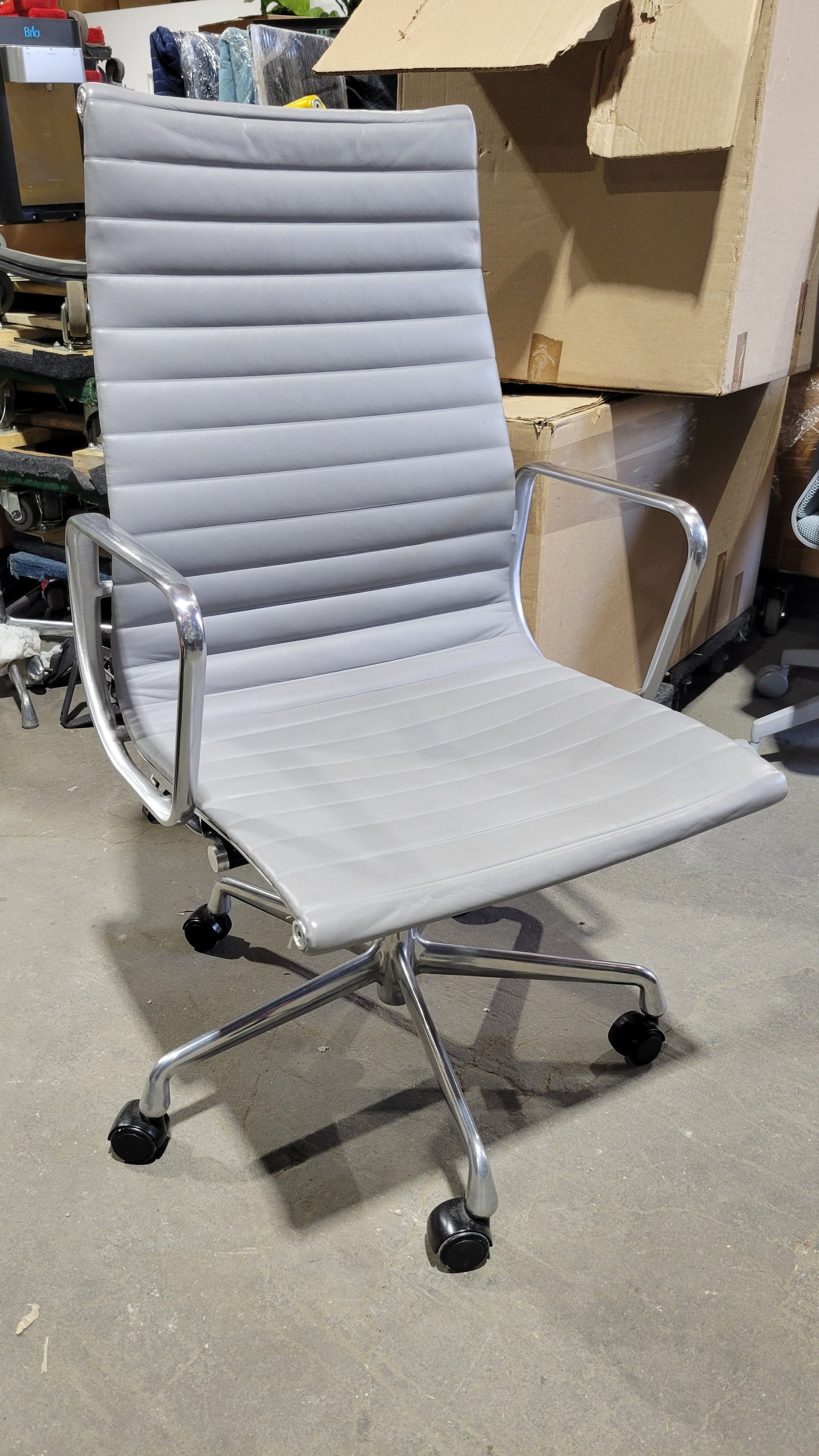 Herman Miller Eames Aluminum Group Executive Chair in Grey Leather, EA337