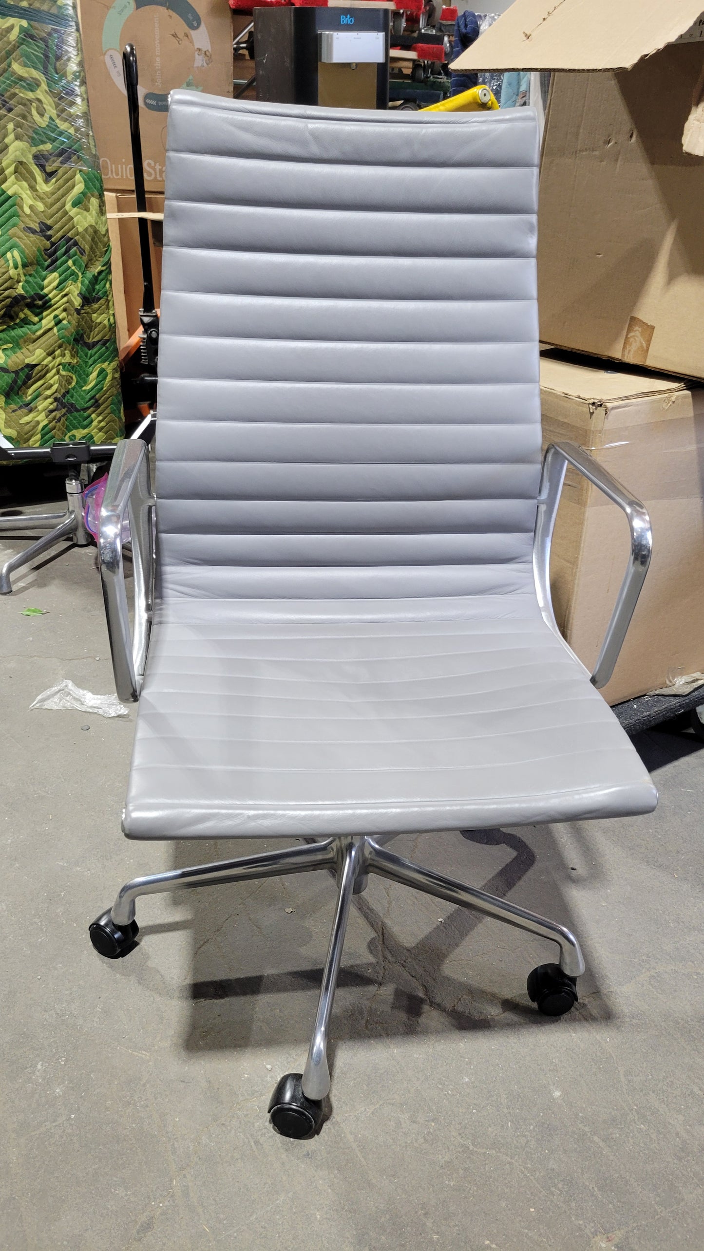 Herman Miller Eames Aluminum Group Executive Chair in Grey Leather, EA337