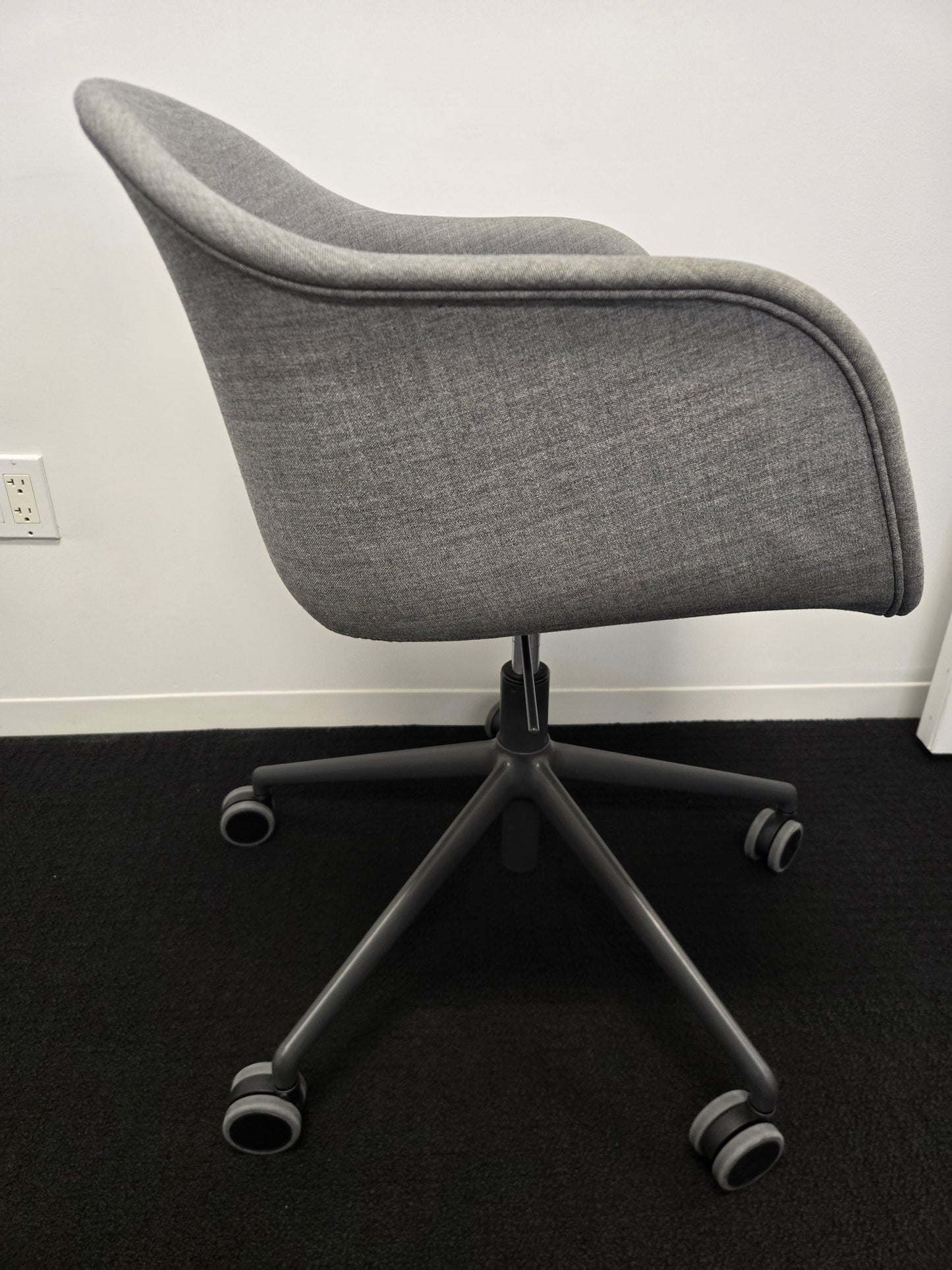 Muuto Fiber Task Chair in Grey