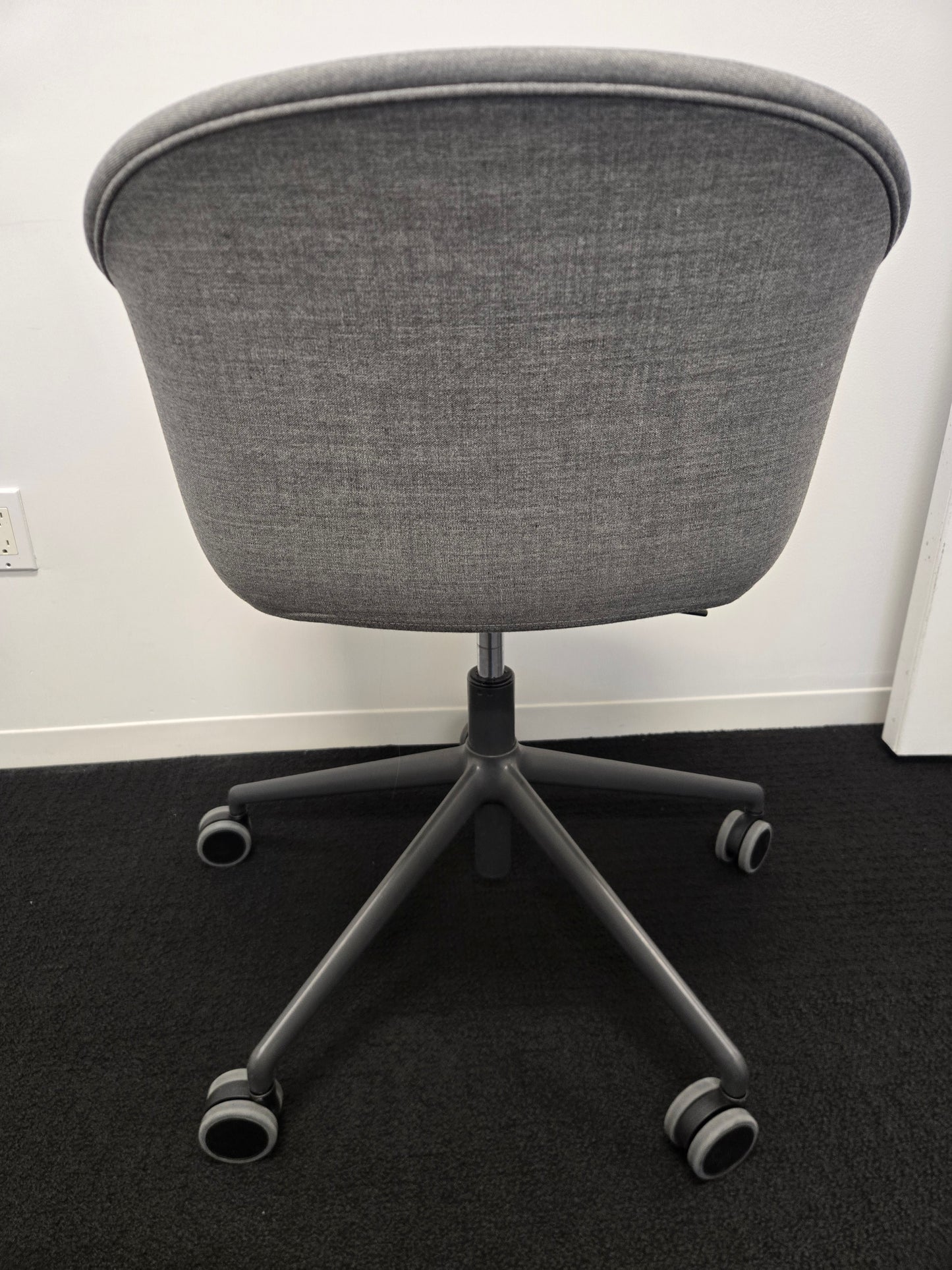 Muuto Fiber Task Chair in Grey