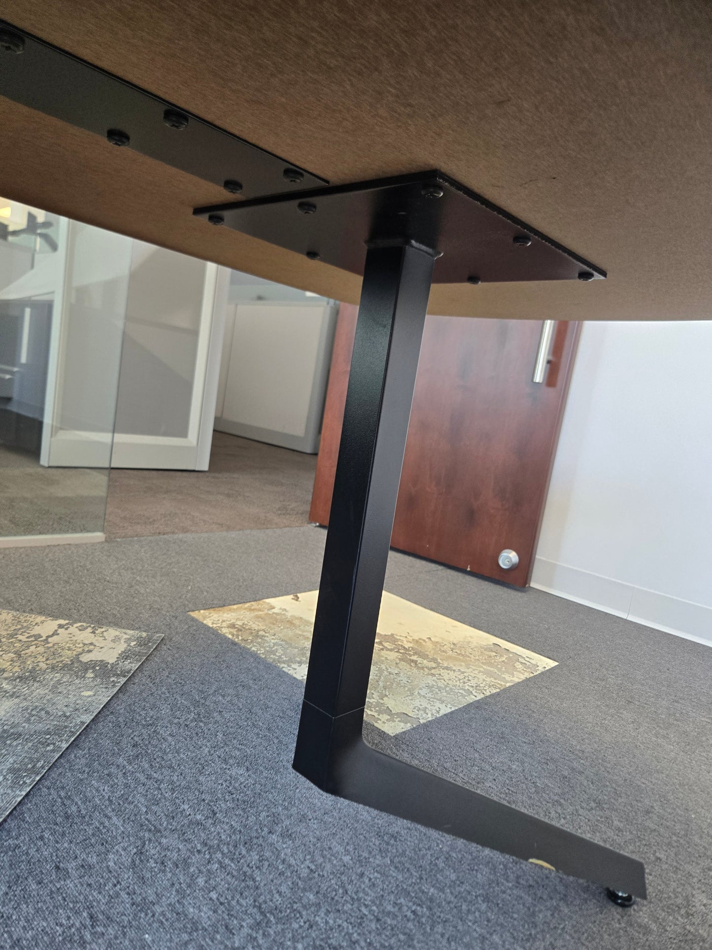 Knoll Dividends Skyline 72x36-in Dining / Conference Table in Grey