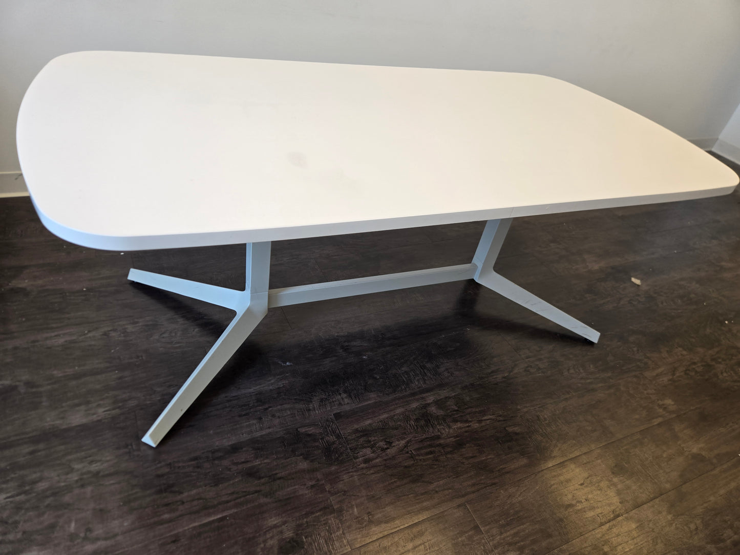 Knoll Dividends Skyline 72x30-in Dining / Conference Table in White