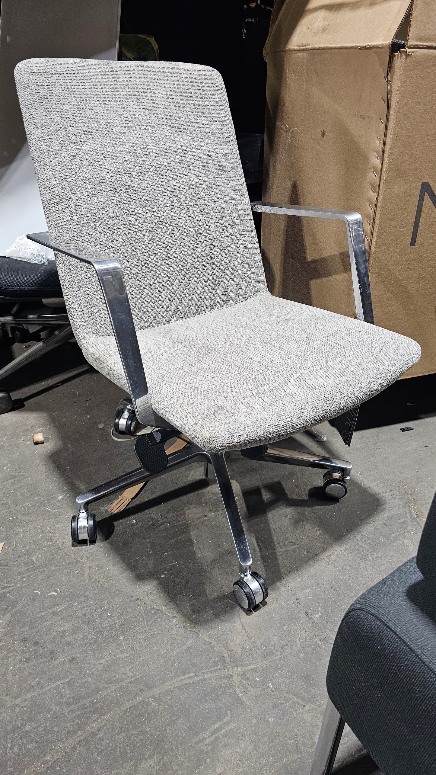 Source International Defign Swivel Task Chair