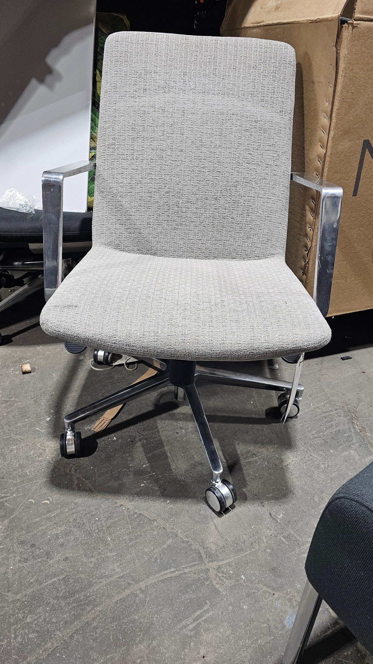 Source International Defign Swivel Task Chair