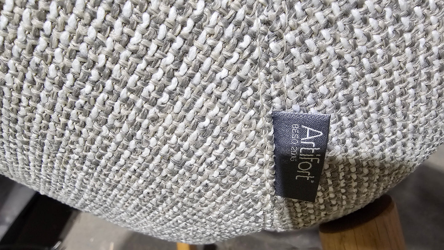 Artifort Beso Lounge Chair