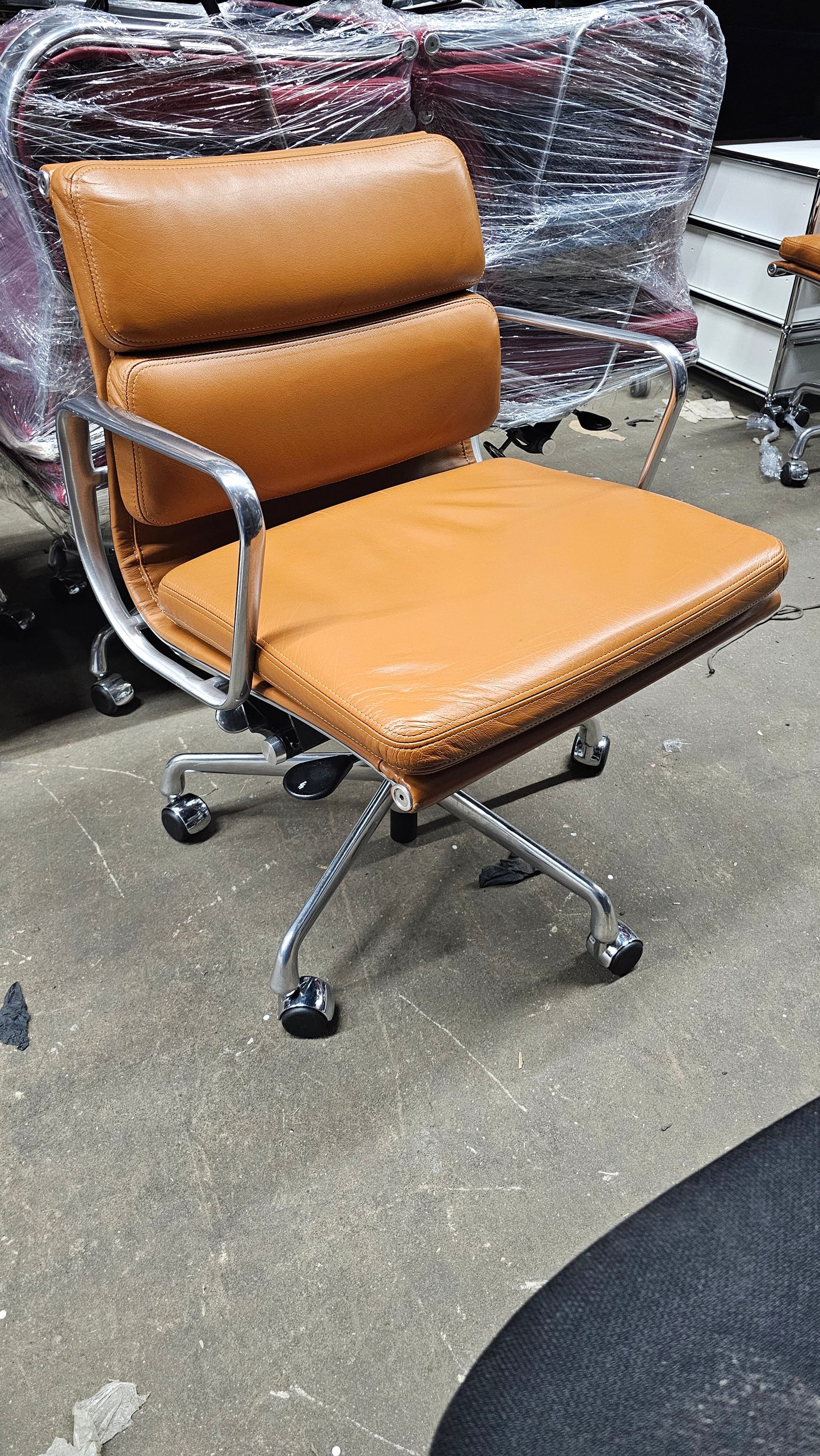 Herman Miller Eames Soft Pad Management Chair in Camel Brown Leather with Pneumatic Lift, EA435