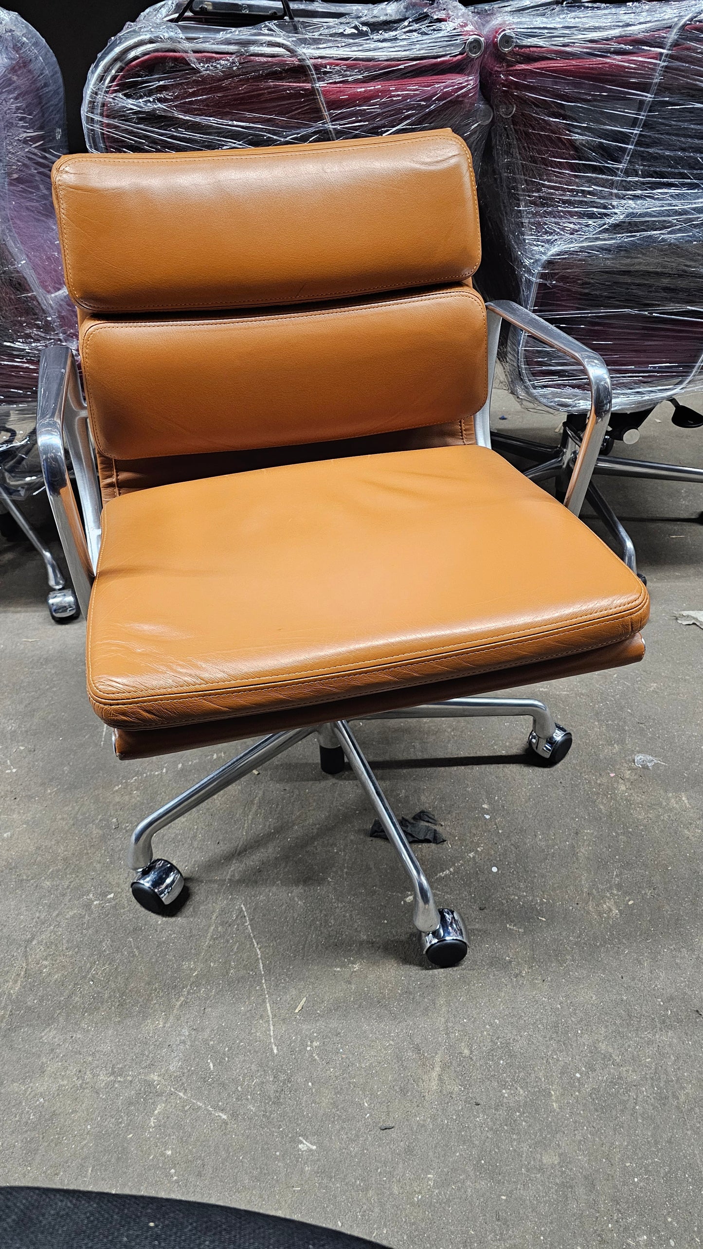 Herman Miller Eames Soft Pad Management Chair in Camel Brown Leather with Pneumatic Lift, EA435