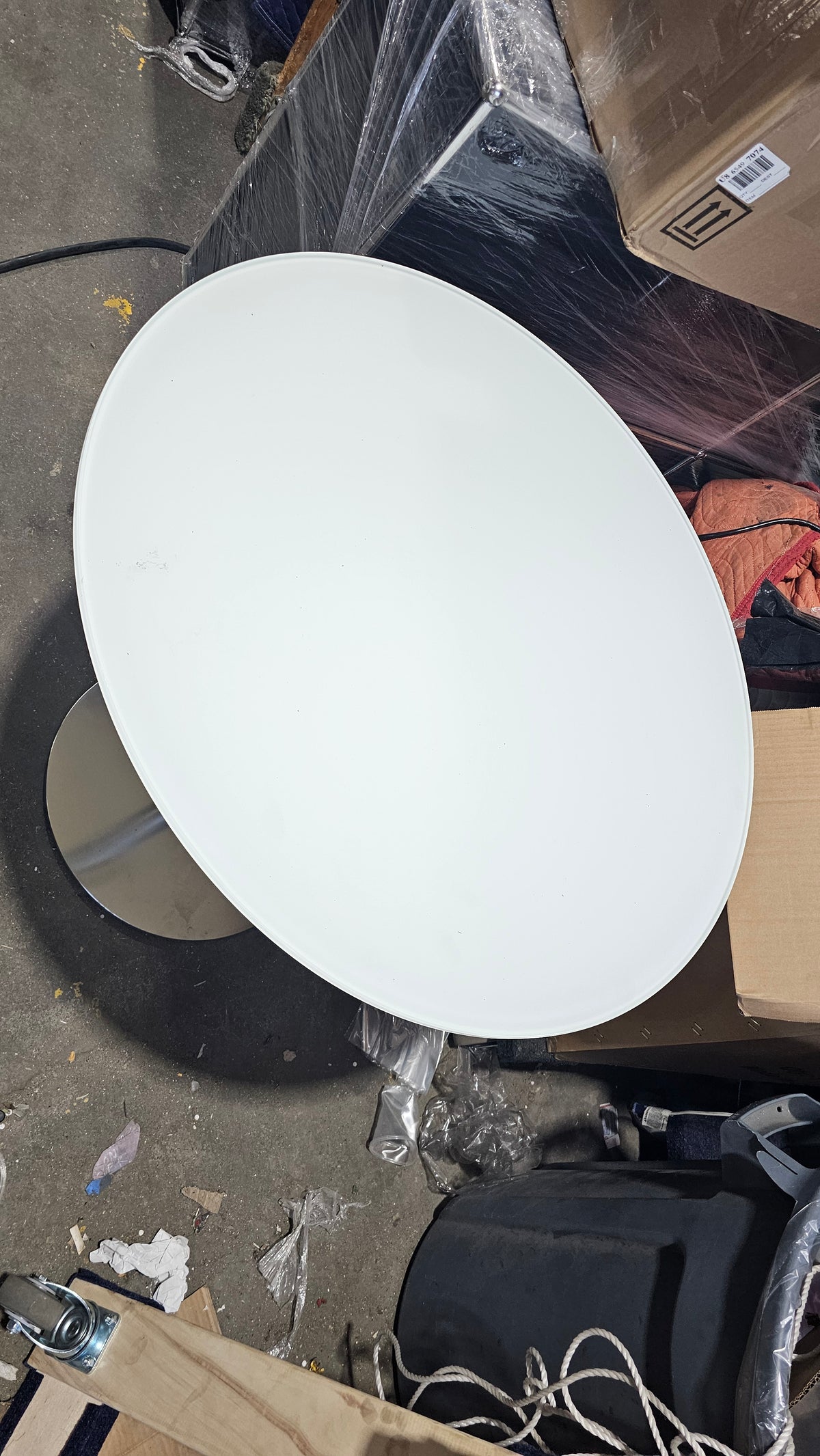 Walter Knoll Lox 34-in Round Glass Top Dining Table