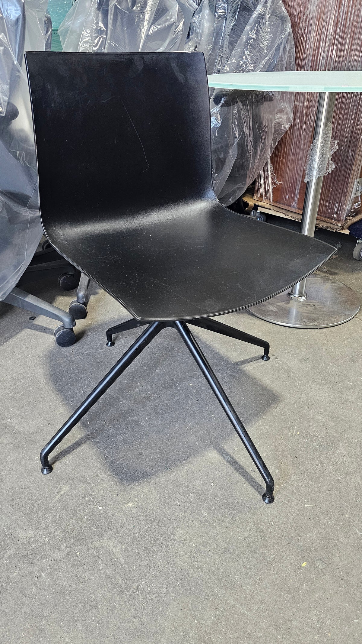 Arper Catifa 46 Side Chair in Black with Swivel 4-Star Base