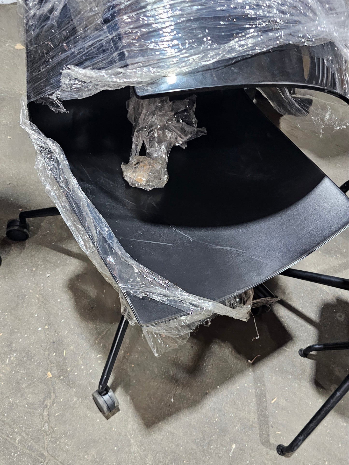 Arper Catifa 46 Swivel Chair in Black