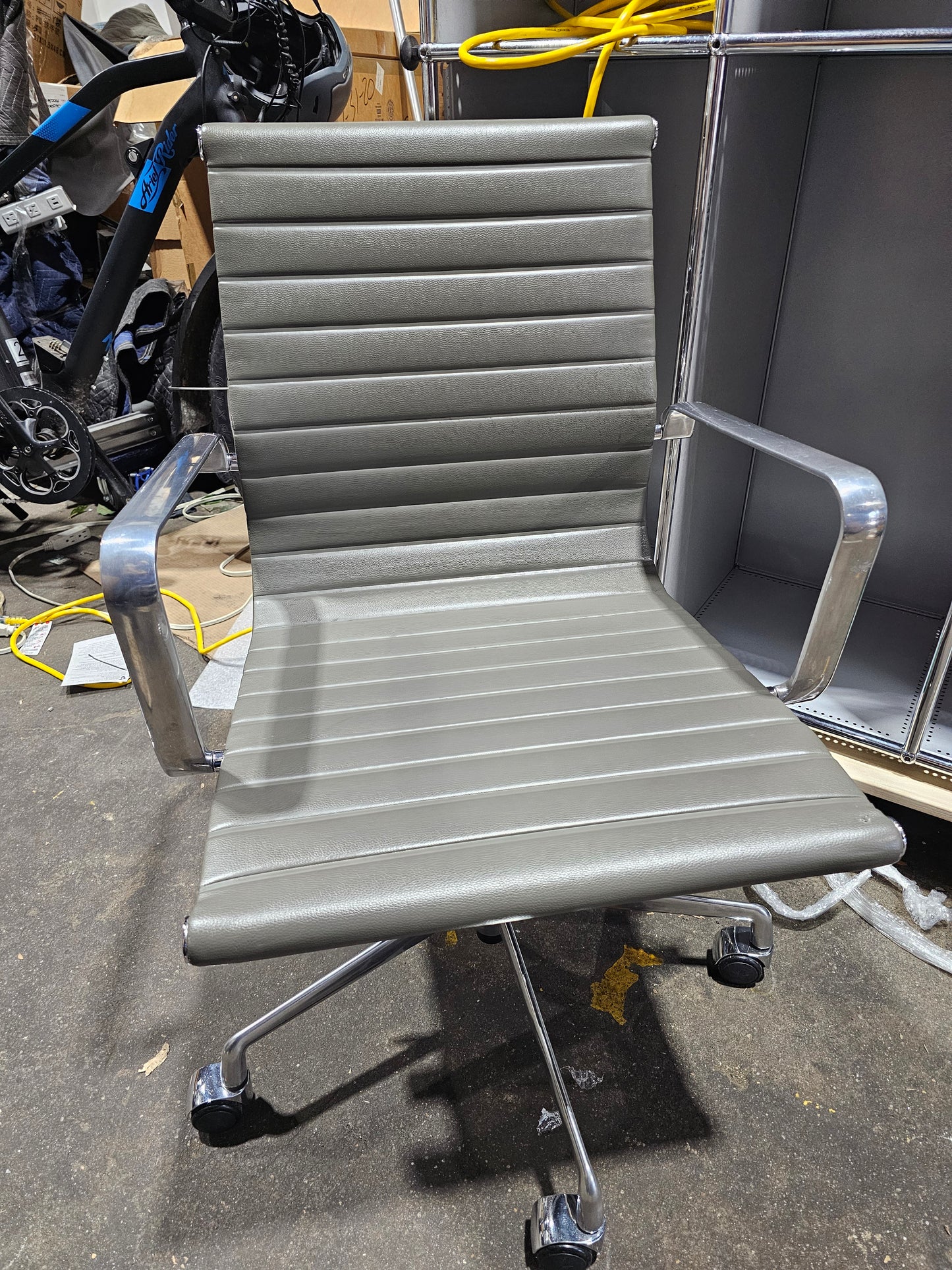 Executive Ribbed Management Chair in Grey