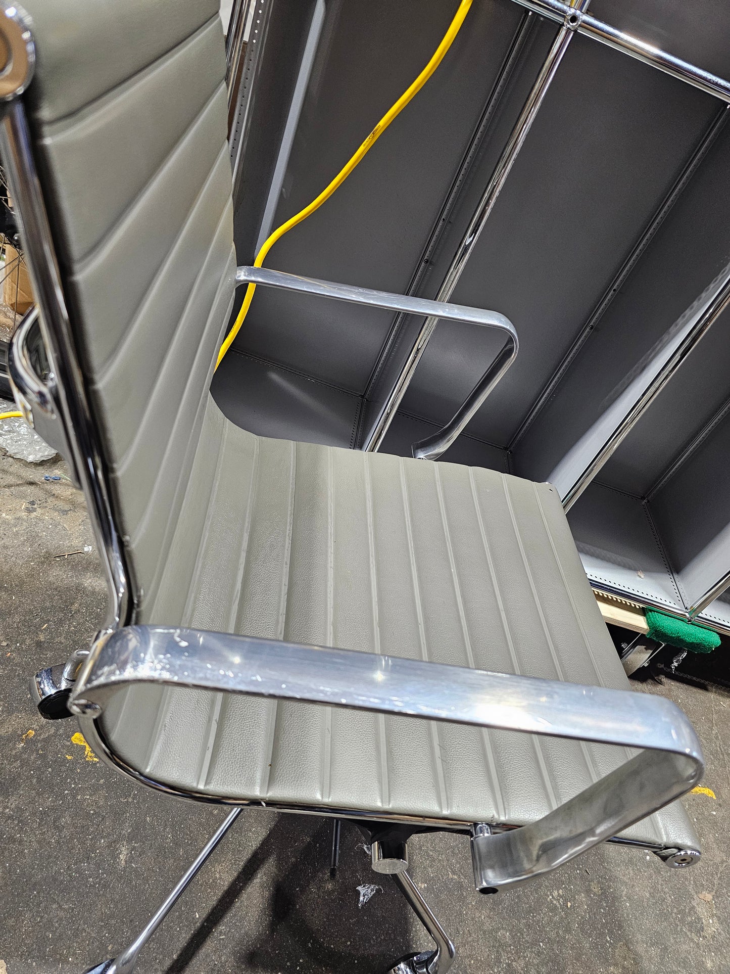 Executive Ribbed Management Chair in Grey