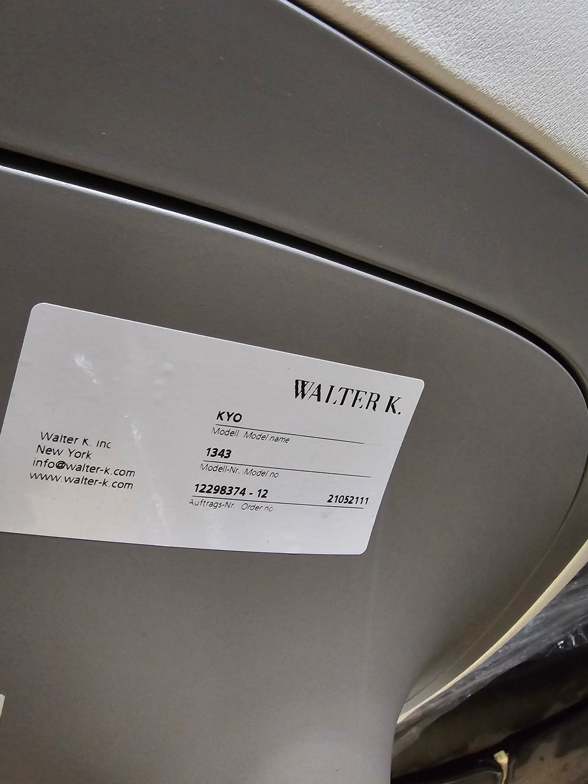 Walter Knoll Kyo Swivel Armchair in White Leather