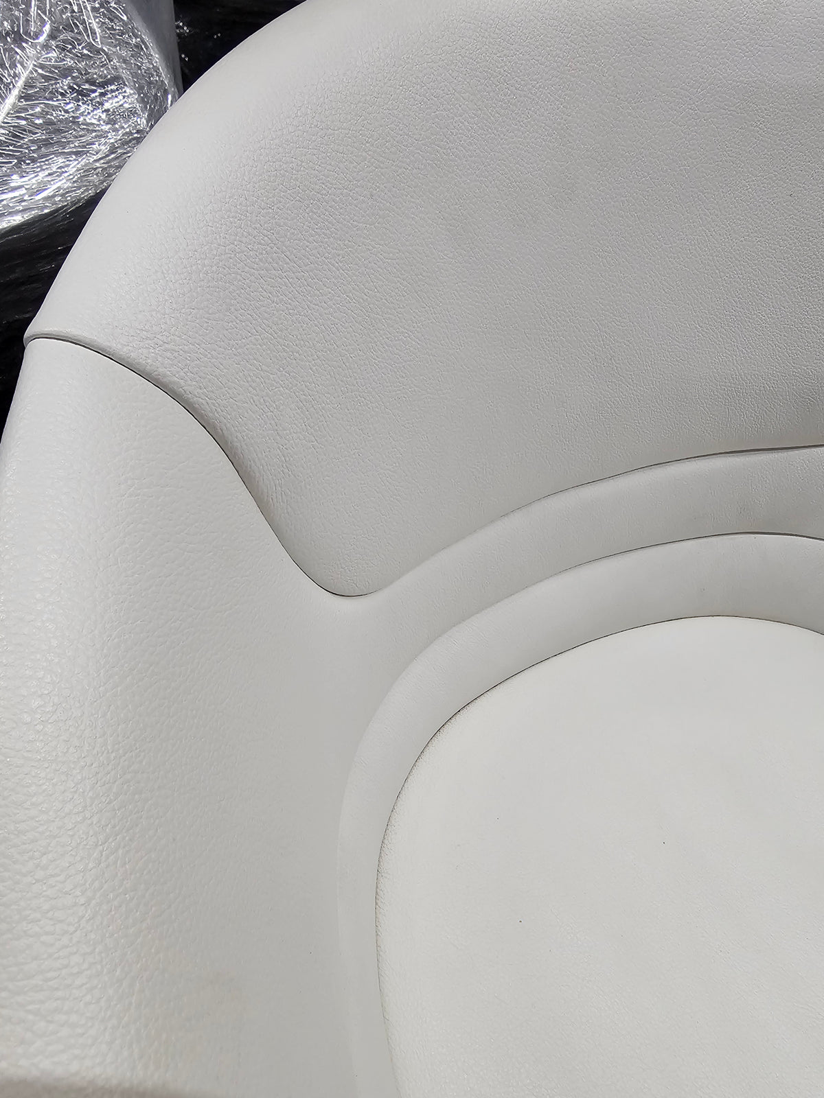 Walter Knoll Kyo Swivel Armchair in White Leather