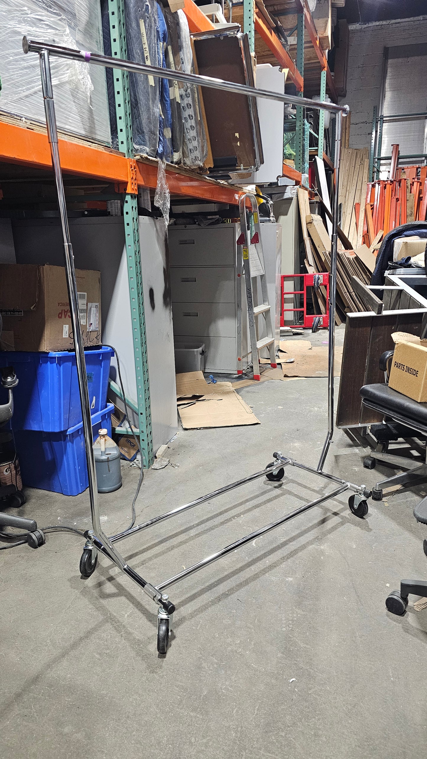 Adjustable Extendable Rolling Garment Rack in Chrome
