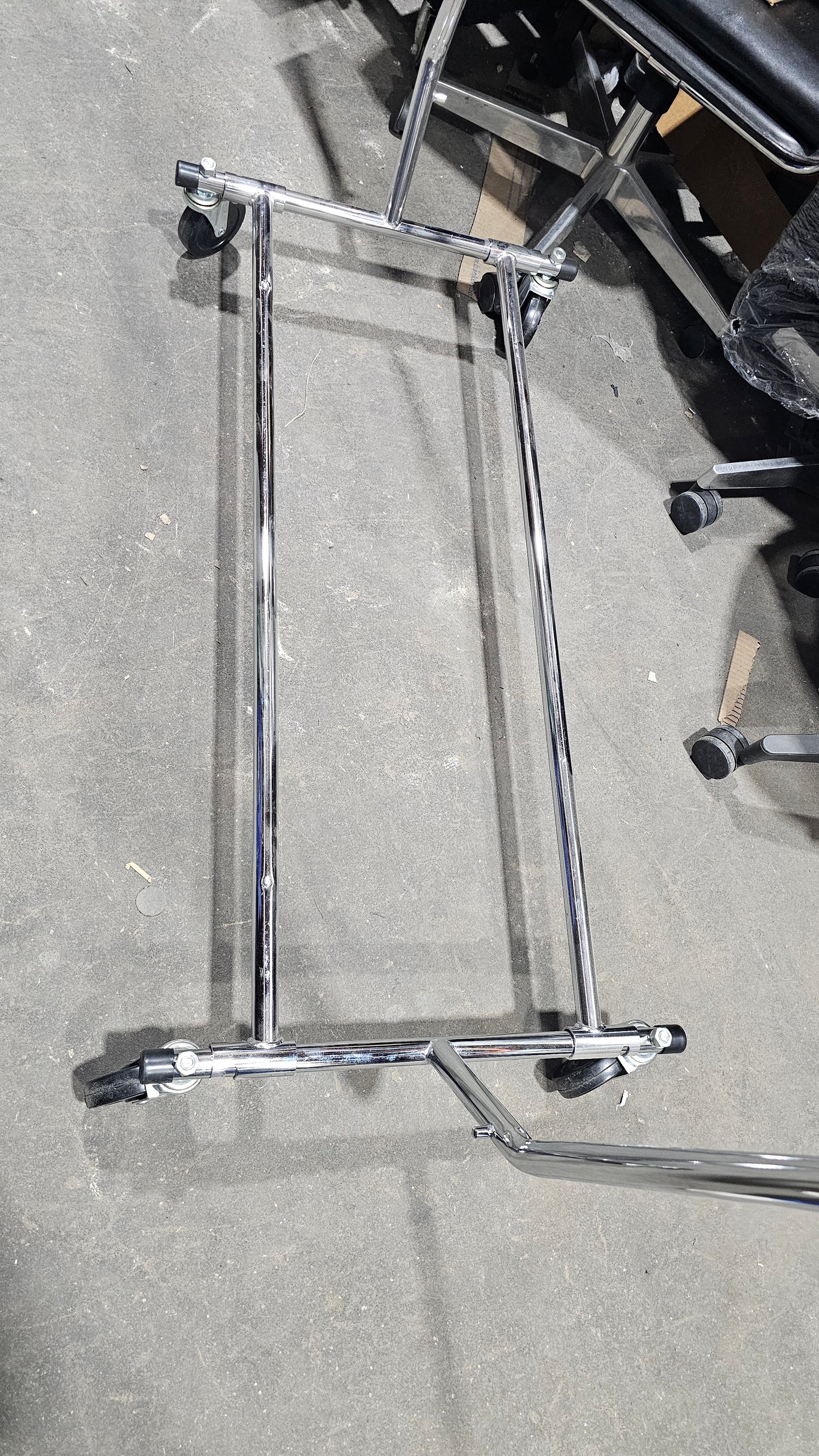 Adjustable Extendable Rolling Garment Rack in Chrome