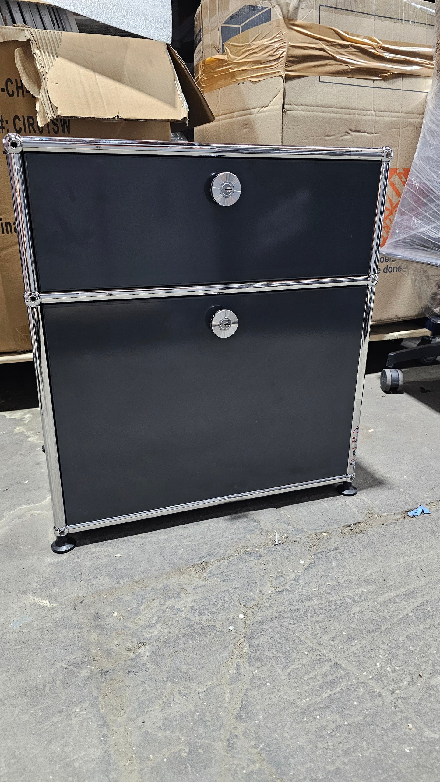 USM Haller Cabinet 1x2 with 2 Doors in Anthracite
