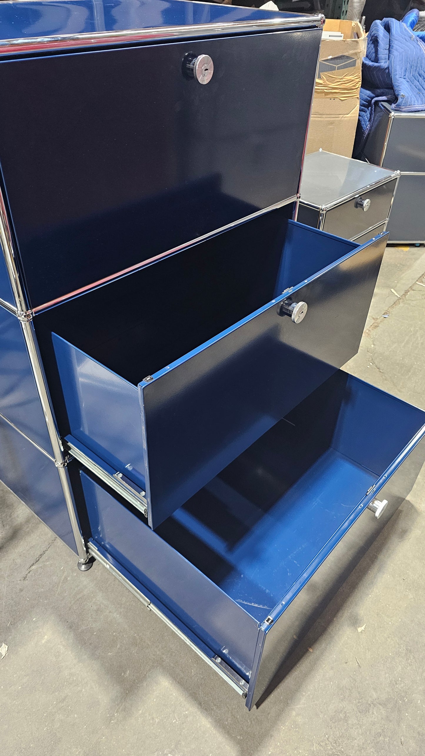 USM Haller Cabinet 1x3 with 1 Door and 2 Drawers + Inserts in Steel Blue