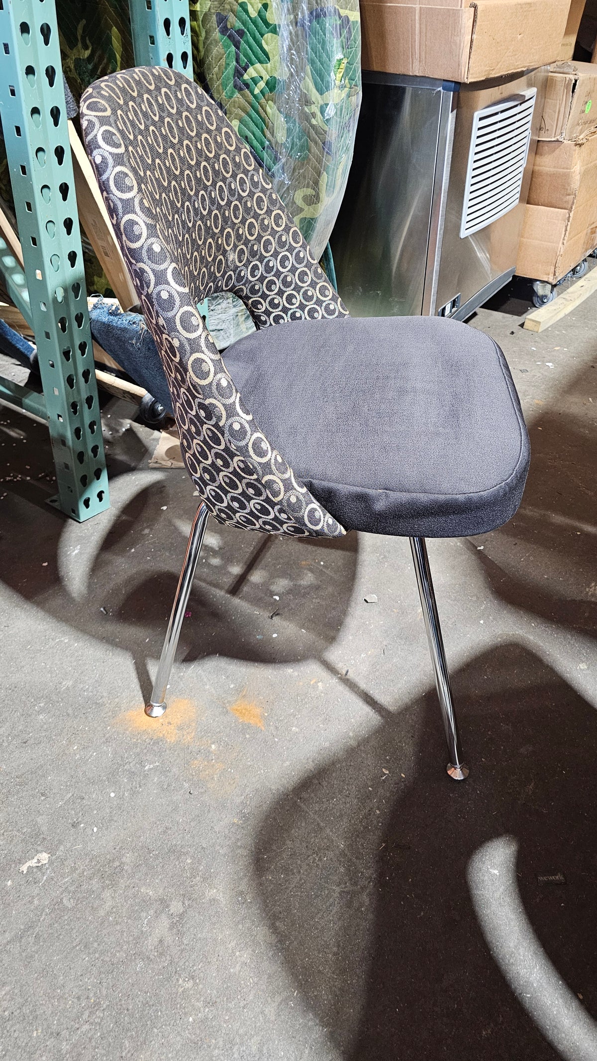 Knoll Saarinen Executive Side Chair in Patterned Fabric