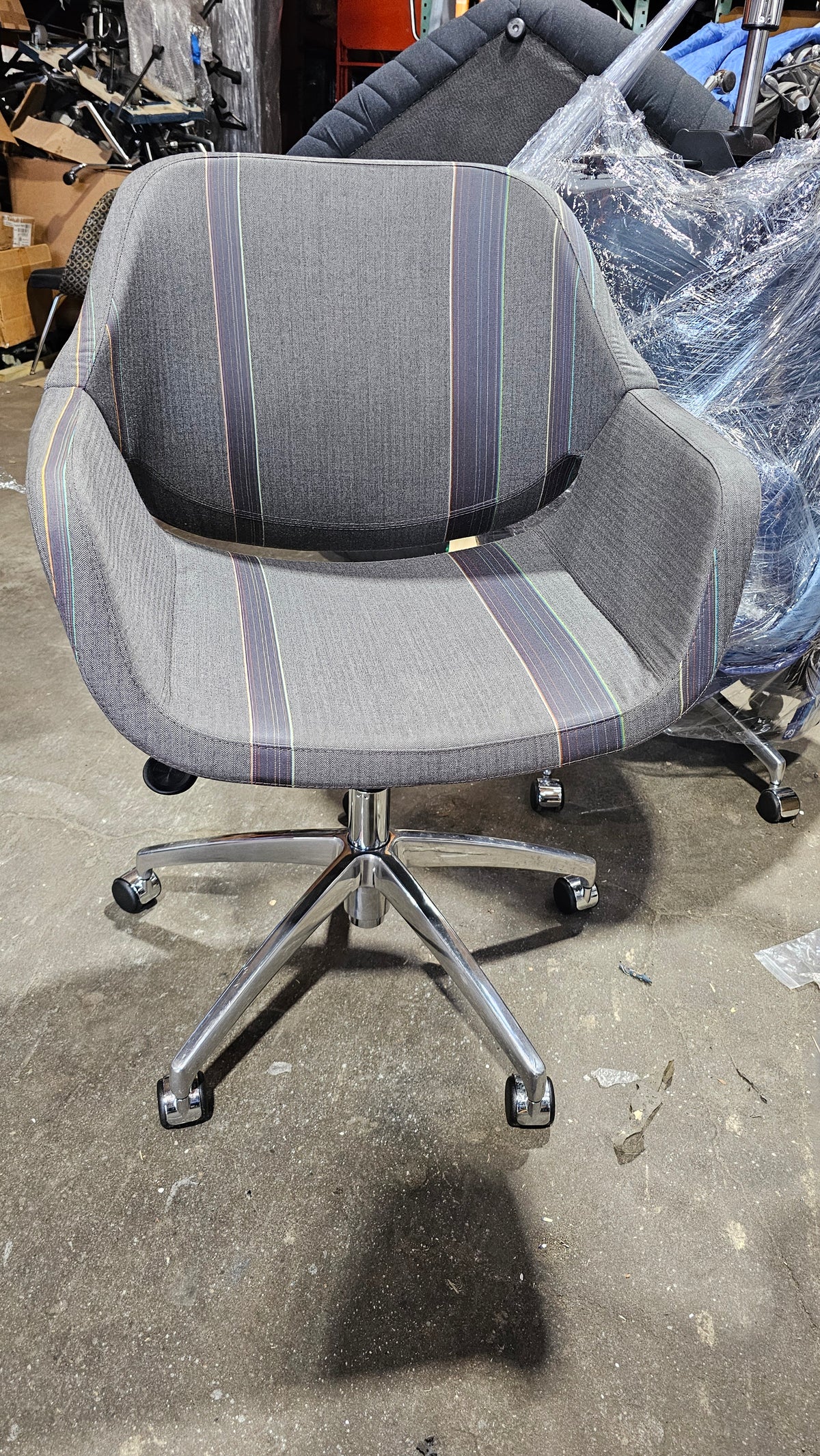 Artifort Gap Chair in Grey Patterned Fabric