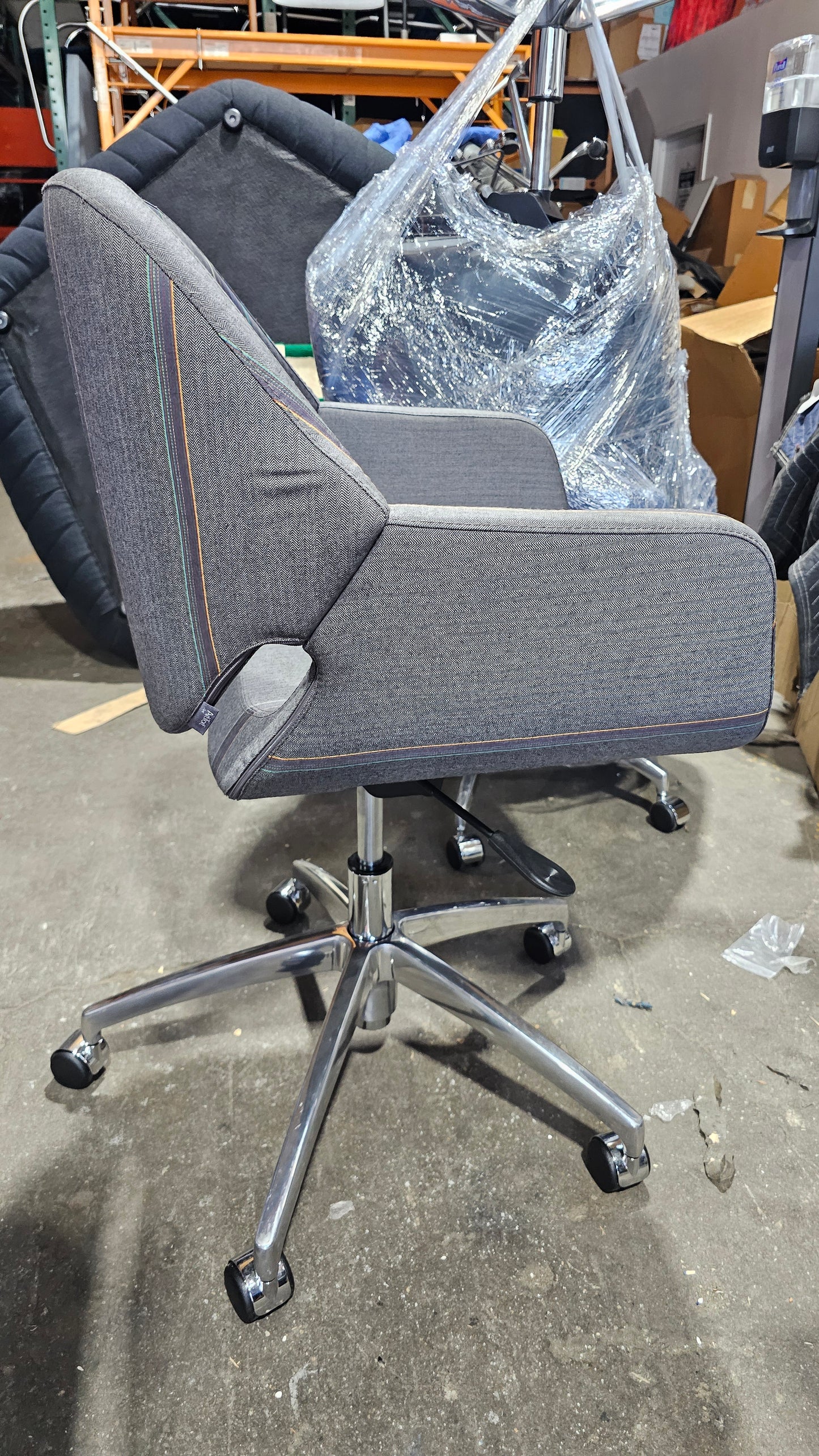Artifort Gap Chair in Grey Patterned Fabric