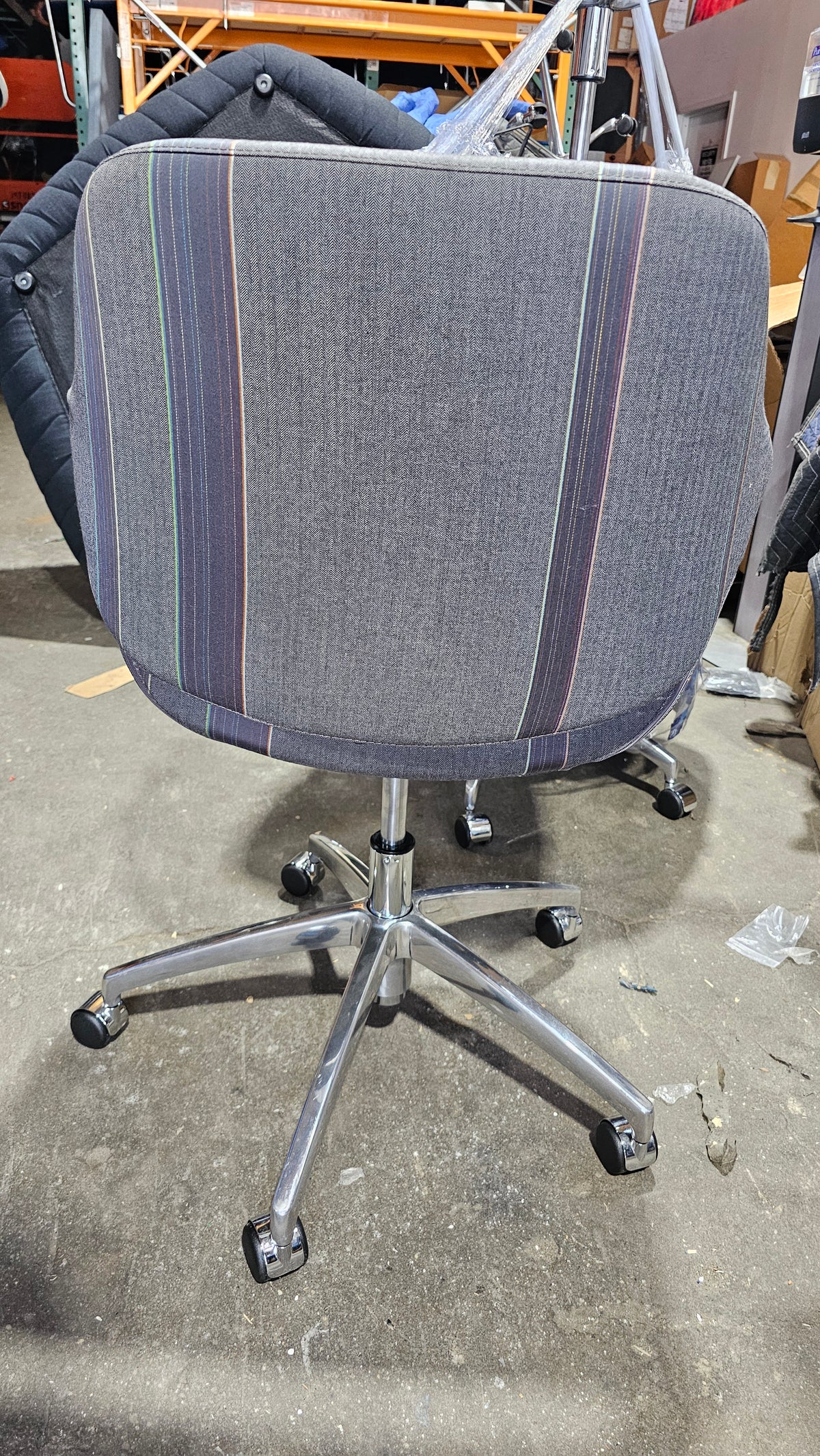 Artifort Gap Chair in Grey Patterned Fabric