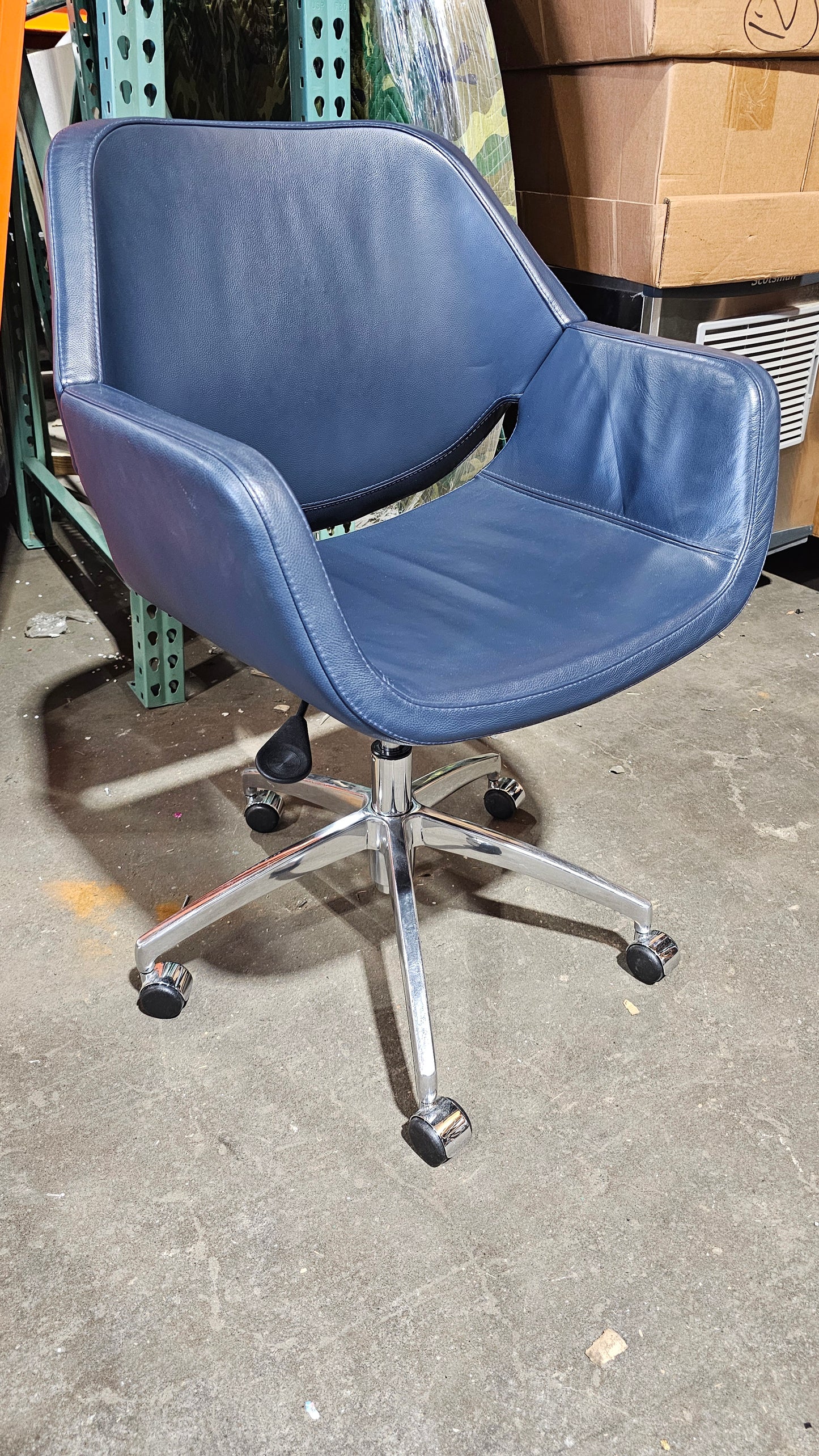 Artifort Gap Chair in Blue Leather