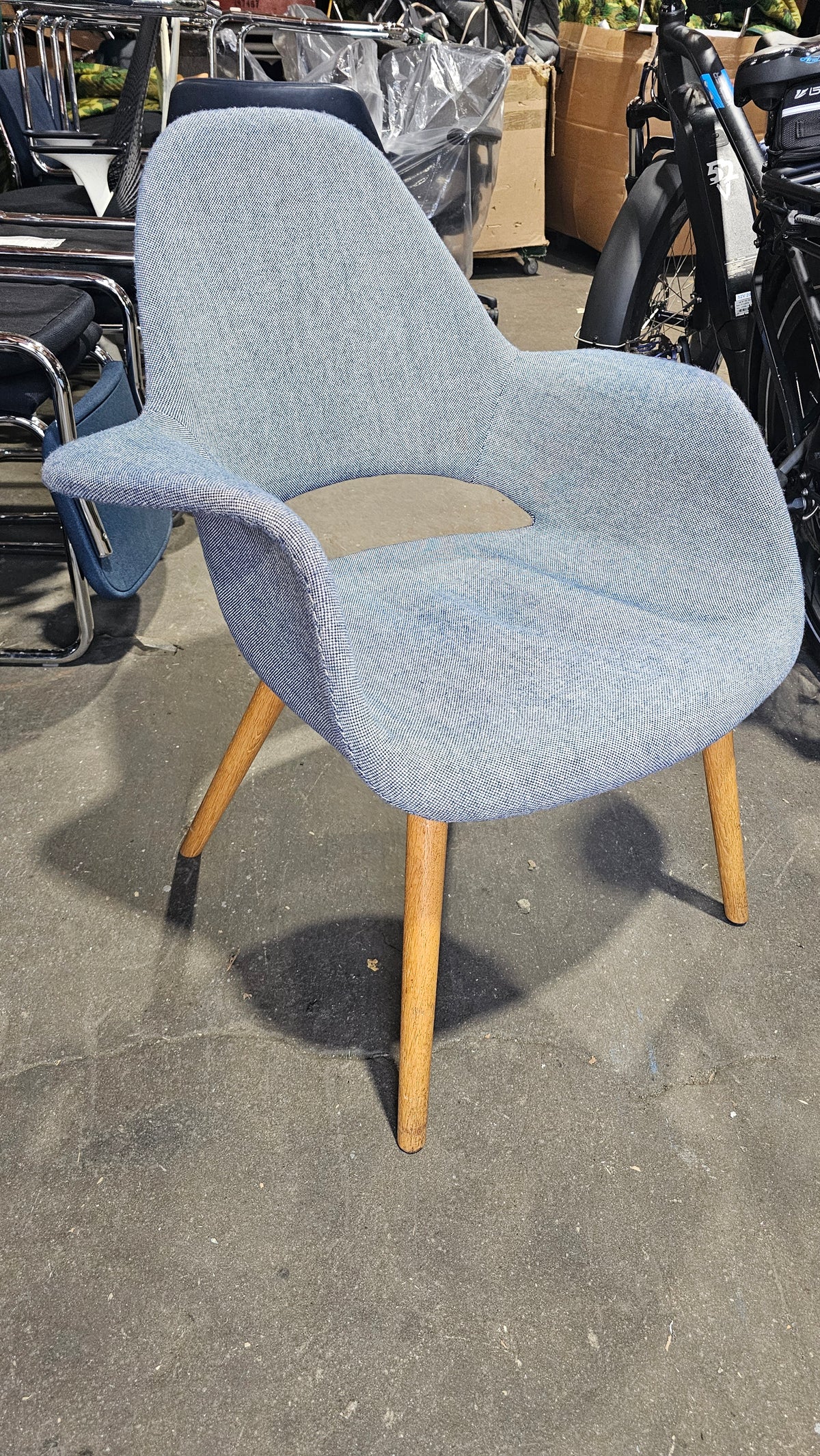 Vitra Organic Lounge Chair in Blue (Noticeable Wear)