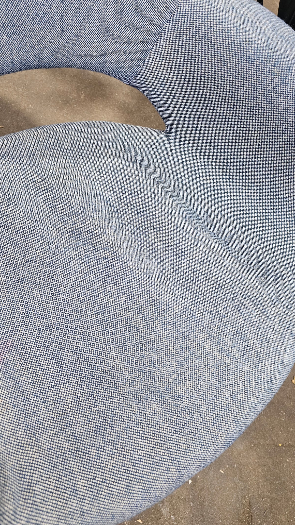 Vitra Organic Lounge Chair in Blue (Noticeable Wear)