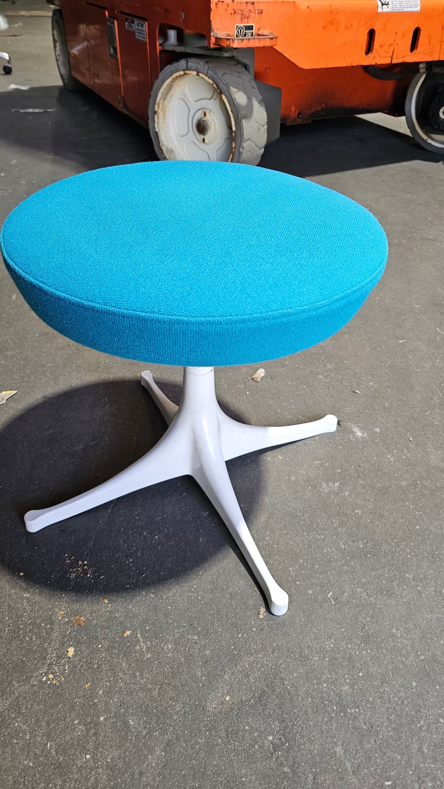 Herman Miller Nelson Pedestal Stool in Blue
