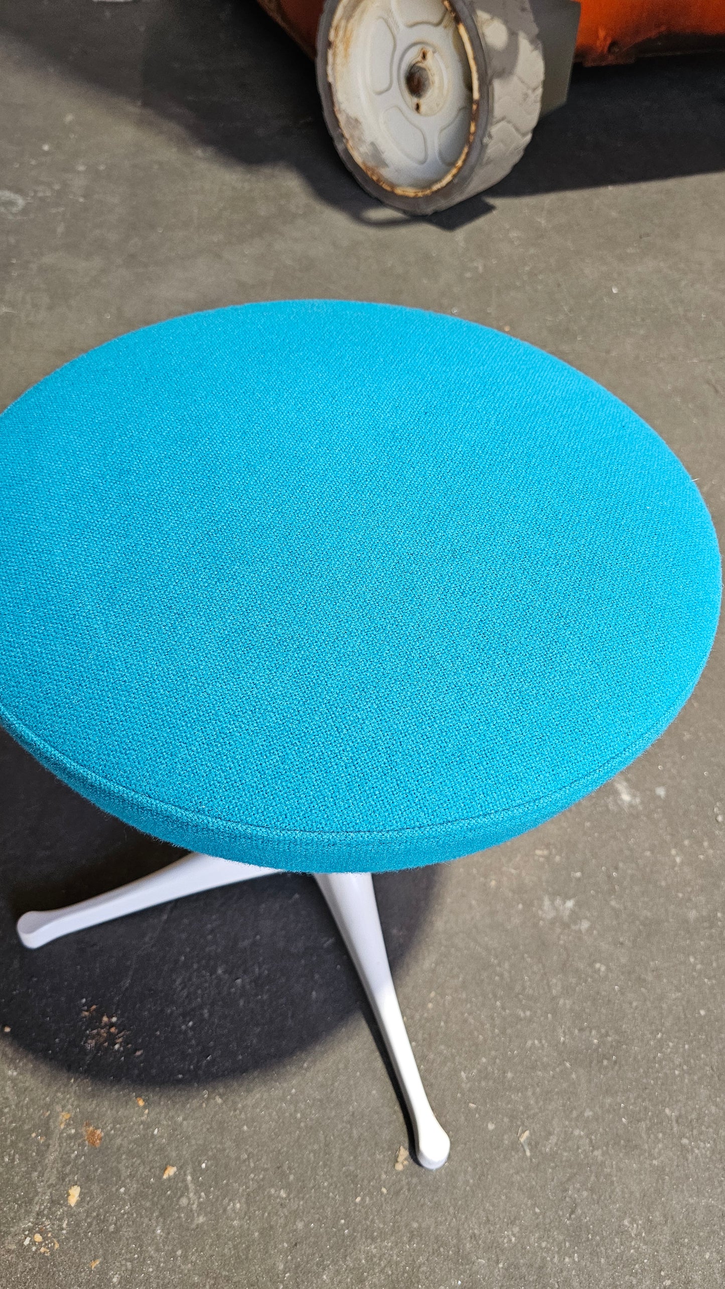 Herman Miller Nelson Pedestal Stool in Blue