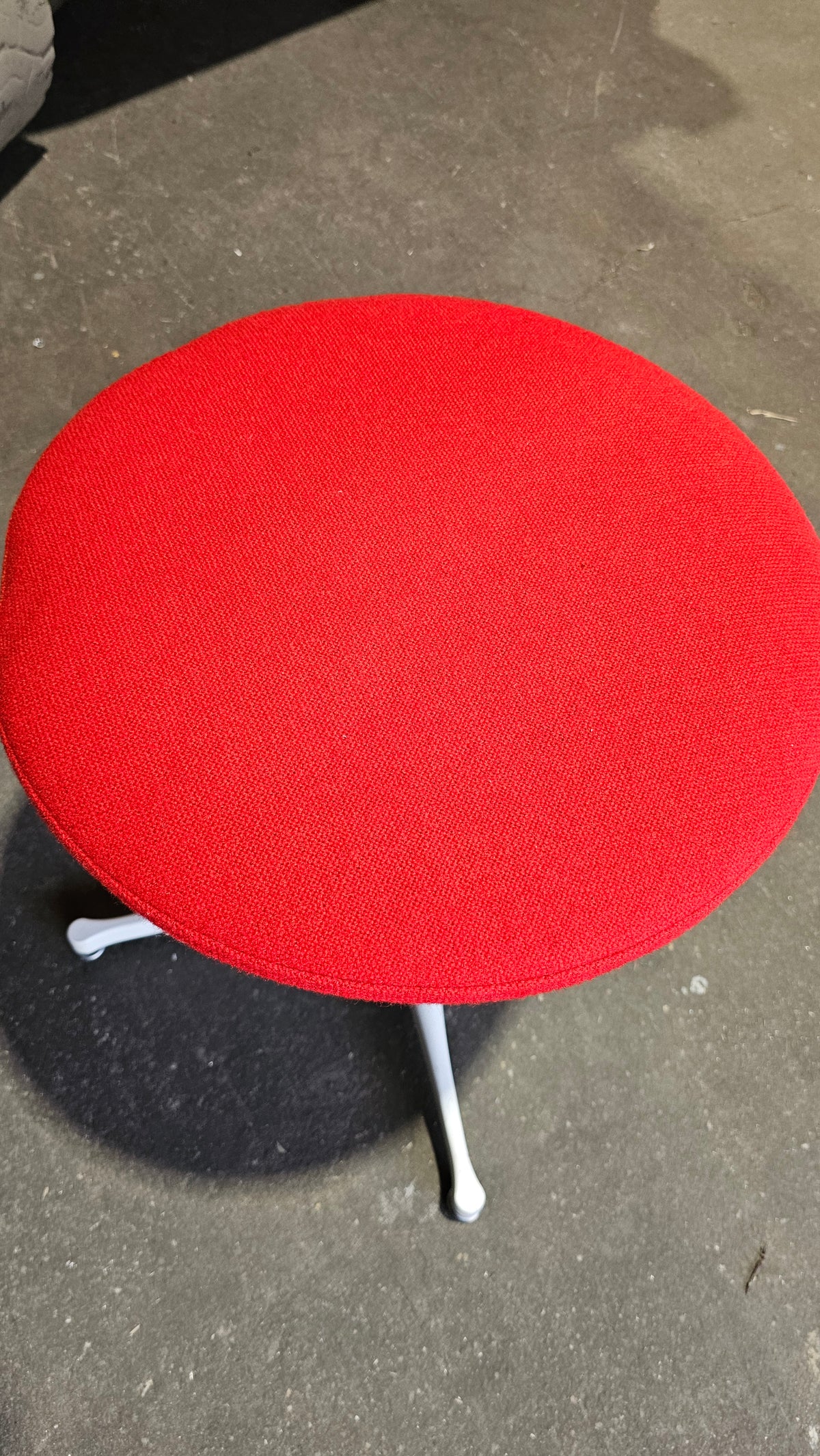 Herman Miller Nelson Pedestal Stool in Poppy Red