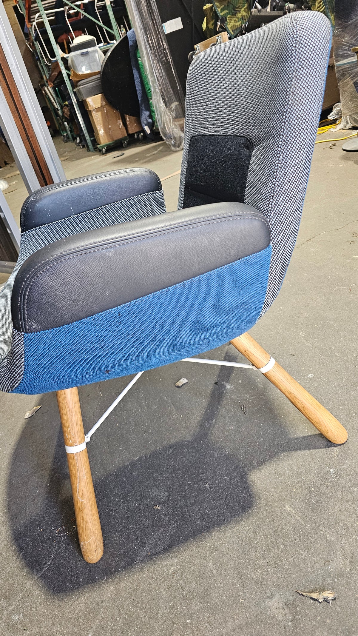Vitra East River Lounge Chair in Blue