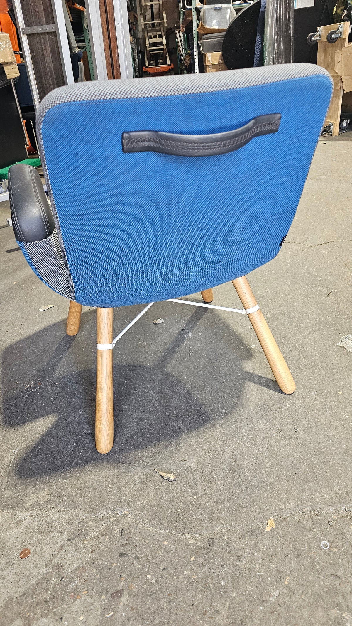 Vitra East River Lounge Chair in Blue