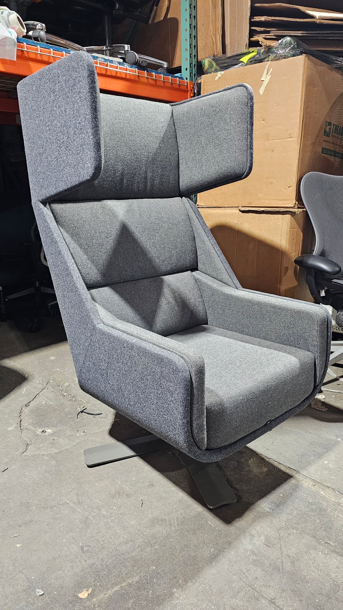 BuzziSpace BuzziMe Lounge Chair in Grey in Dark Grey with Light Grey Interior