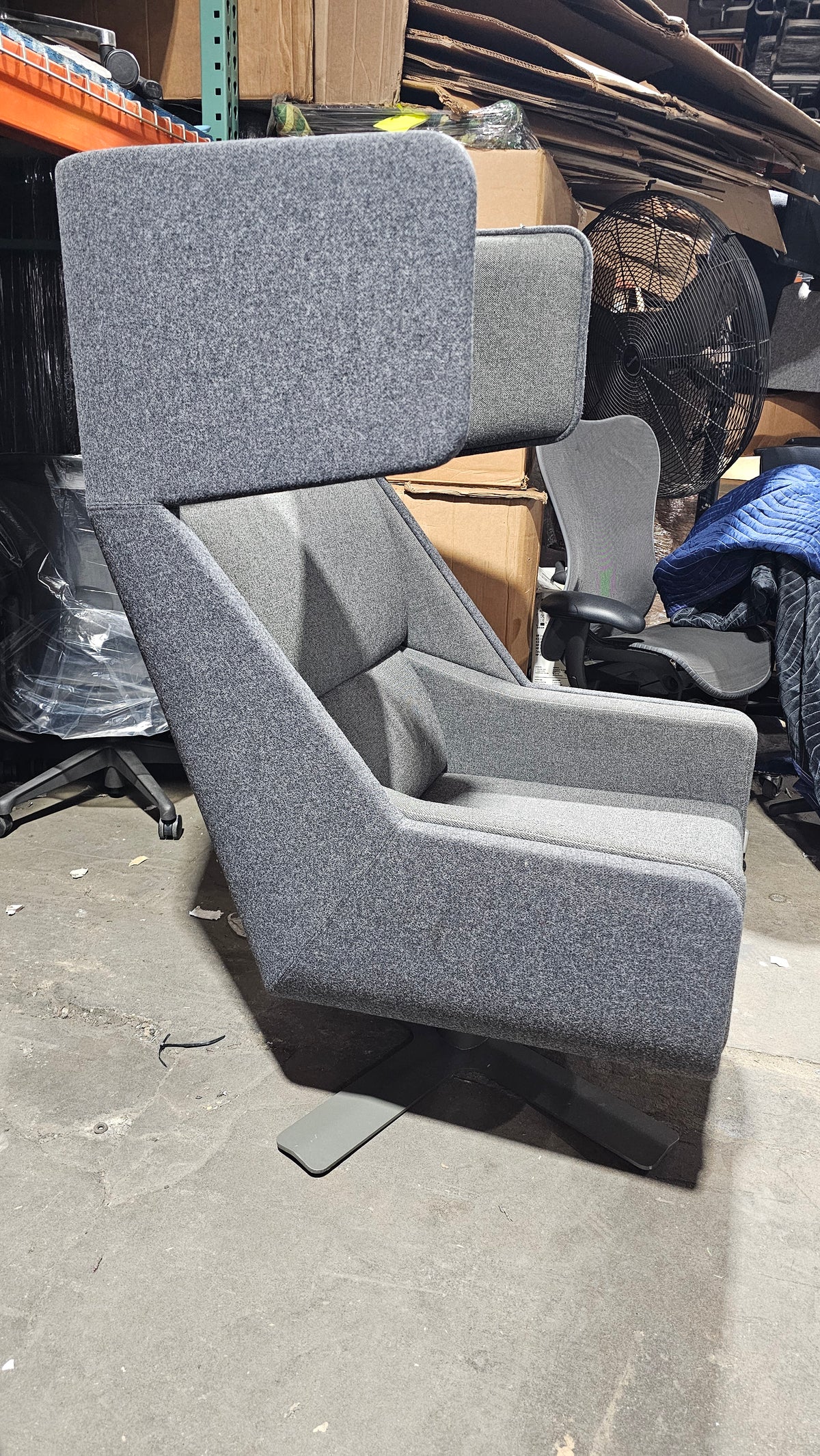 BuzziSpace BuzziMe Lounge Chair in Grey in Dark Grey with Light Grey Interior