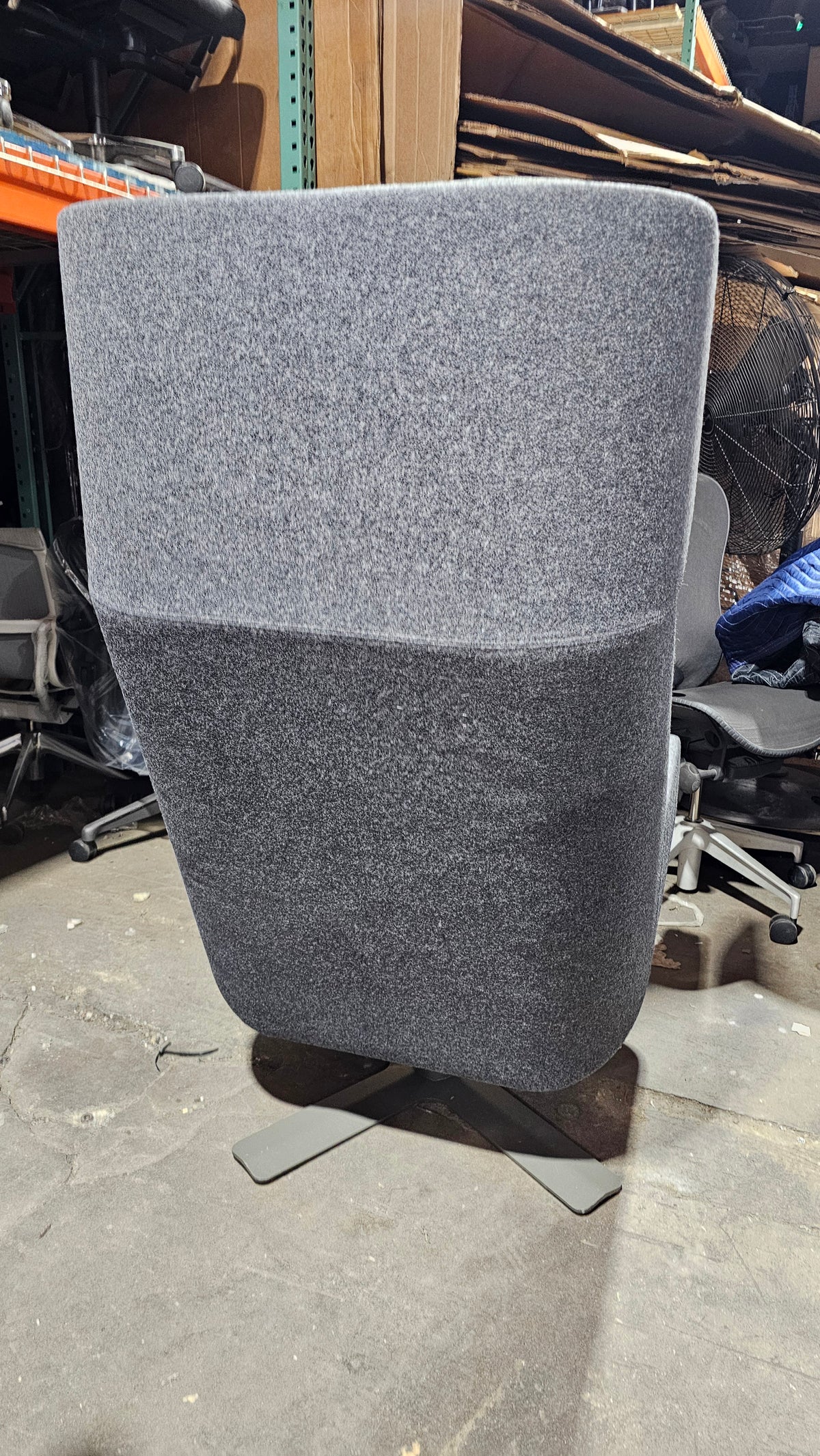 BuzziSpace BuzziMe Lounge Chair in Grey in Dark Grey with Light Grey Interior