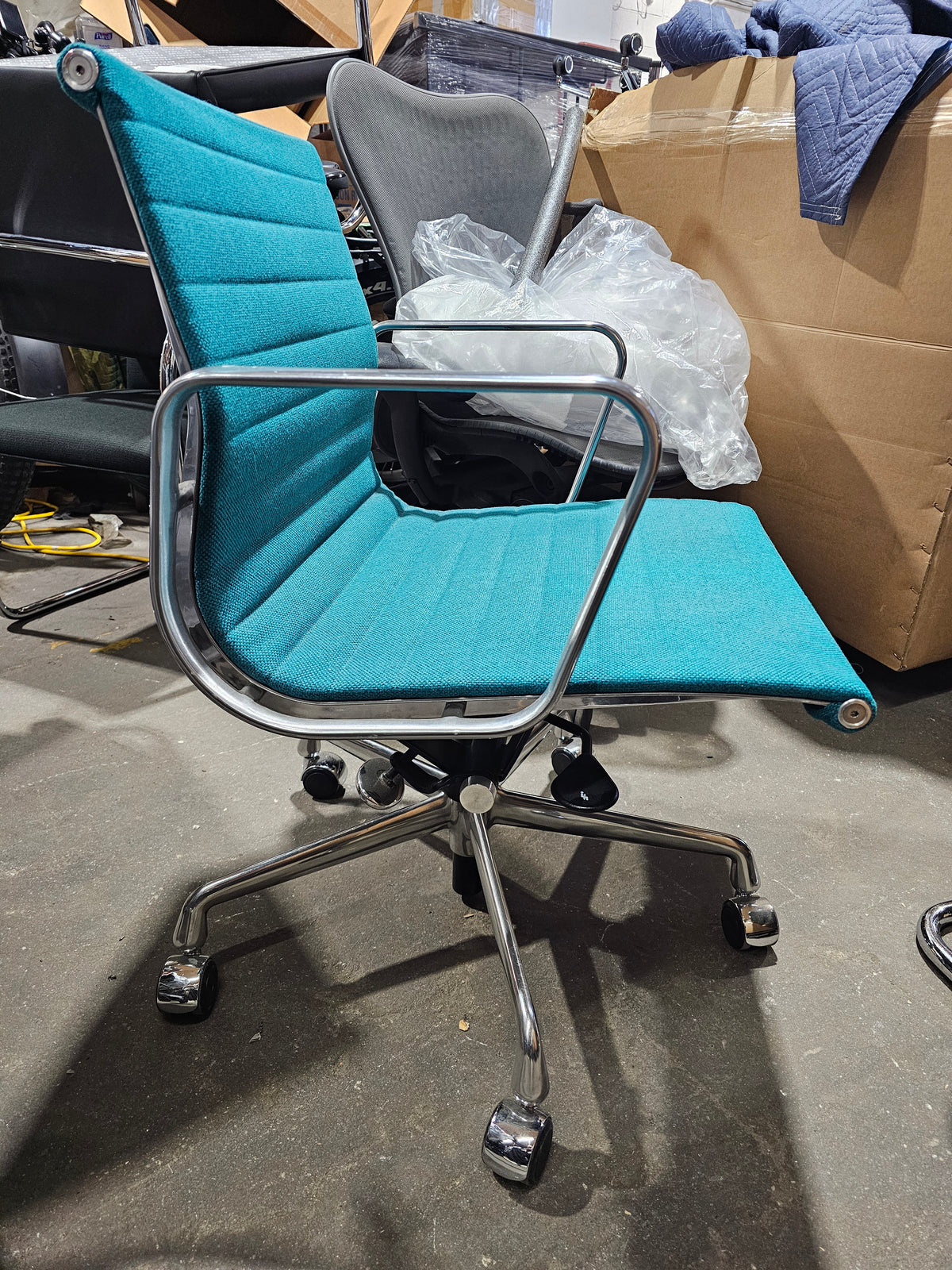 Herman Miller Eames Aluminum Group Management Chair with Pneumatic Lift in Turquoise Fabric, EA335